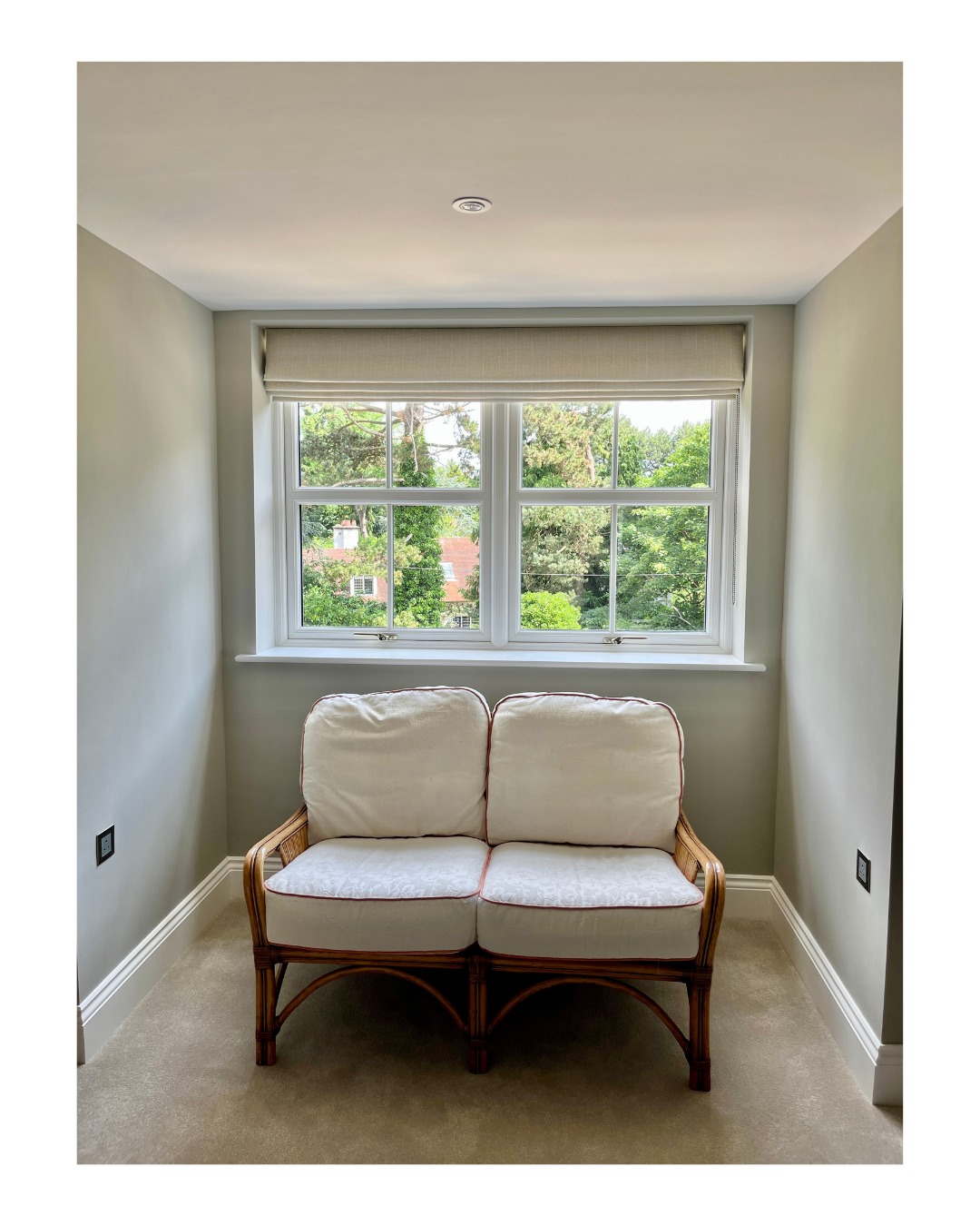 It's longer than it looks! I really like this fabric from @andrewmartin_int It's a lovely take on a classic herringbone. Great for this guest room nook designed by @cloudhouseinteriors
#romanblindmakers #northcoteroad #fulham #tootingnewsie #interiordecor #interiorinspo #romanblindmaker #balhamnewsie #softfurnishing #southlondon #softfurnishings #custommade #tooting #balhammums #southwestlondonmums #tootingmums #madetomeasure #balhamlife #windowtreatments #earlsfield #romanblinds #handmade #maker #balham #wandsworth #local #localmaker #romanblind #bespoke