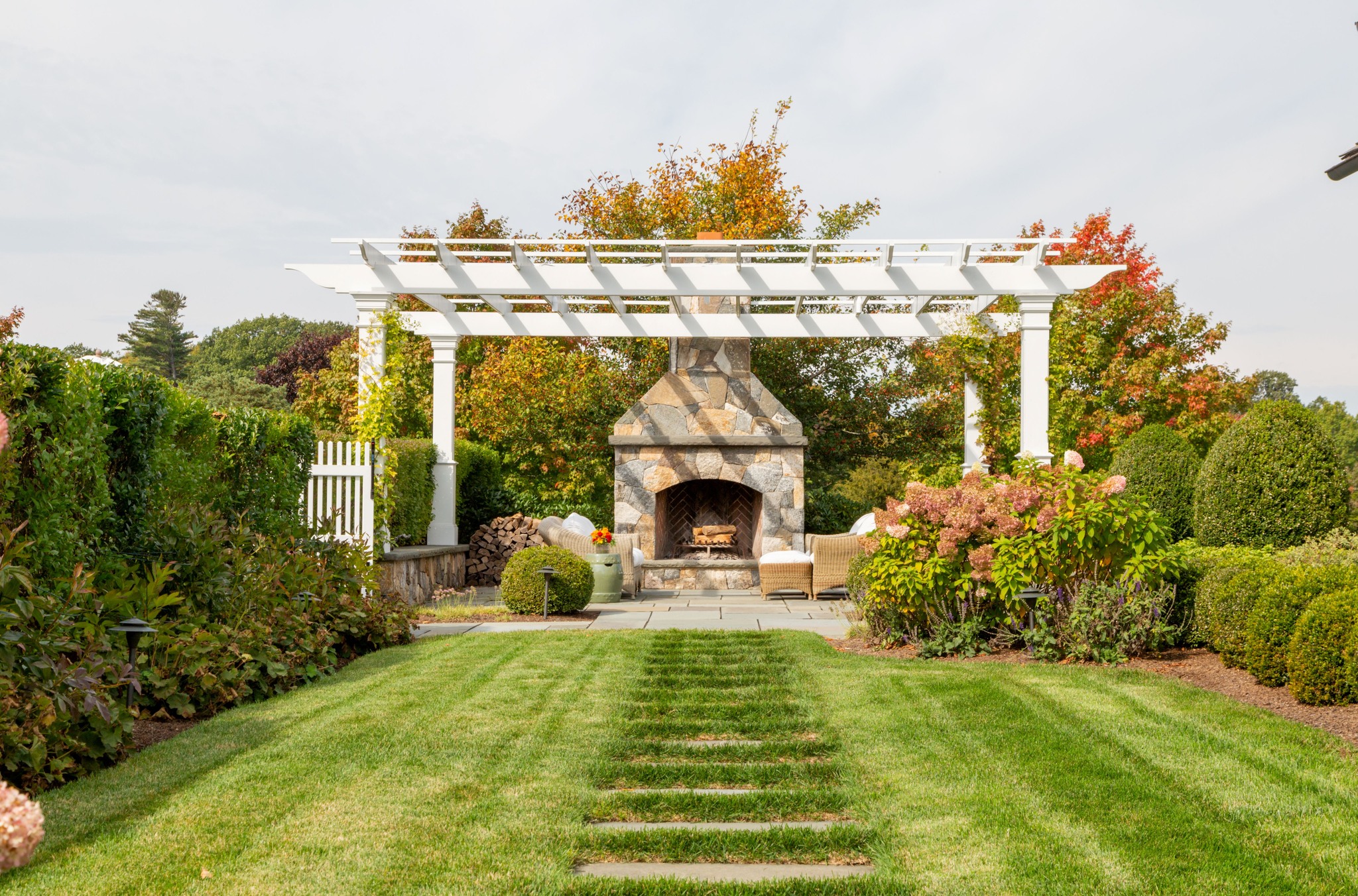 Where crisp air meets warm fires. Custom outdoor spaces designed for gathering, relaxing, and celebrating every season.
Photographer: @taylor.allegrini
Landscape Architect: @sudburydesigngroup
#customhomebuilder #luxuryliving #outdoordesign #backyardinspiration #fallvibes #outdoorfireplace #landscapedesign #luxuryhomes #homedesign #dreambackyard #outdoorliving #autumnstyle #elegantspaces #designbuild #customhomes #fallinspired
