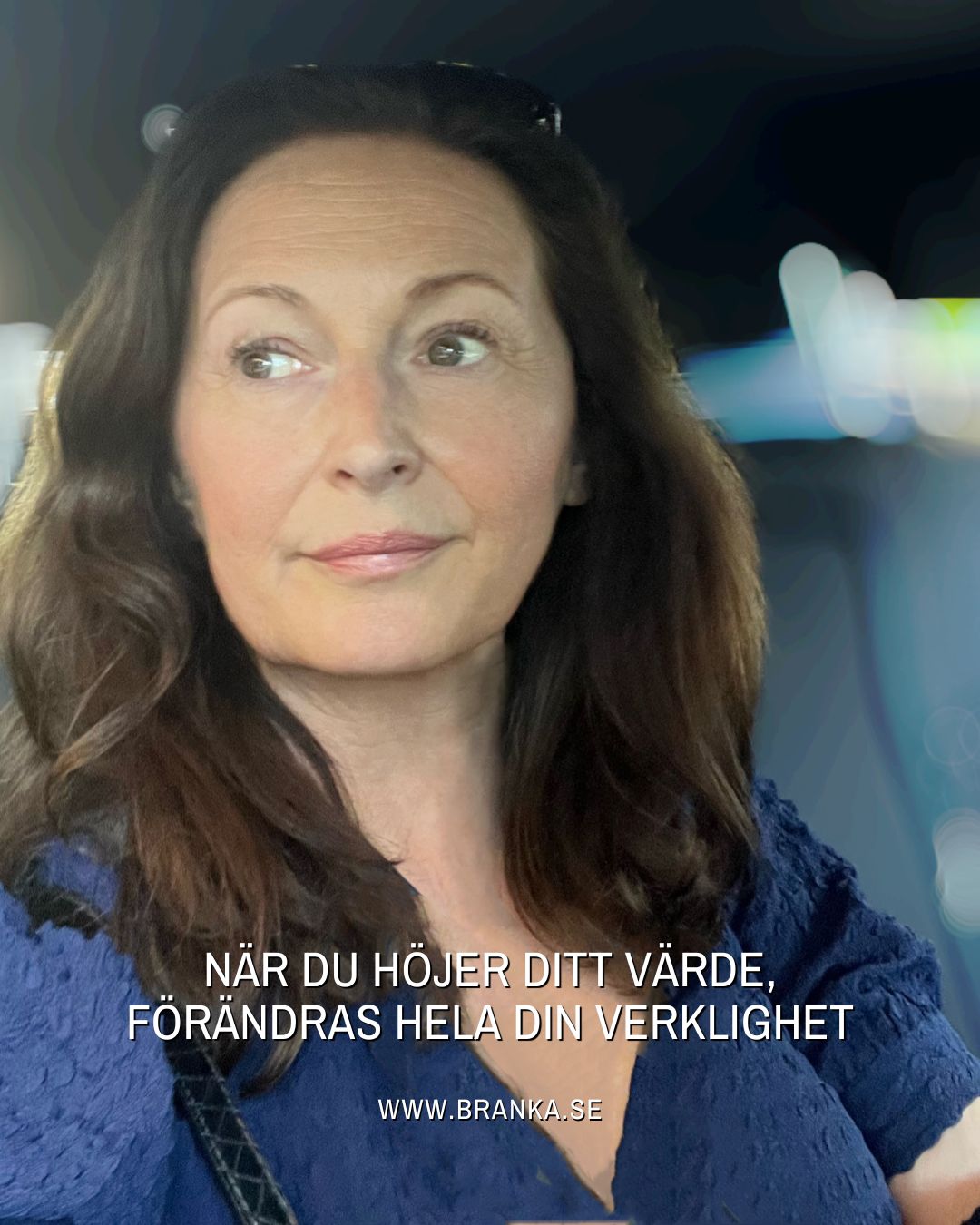 Vi tänker kanske inte på det men det är svårt att komma längre än vad vårt självvärde tillåter oss. Våra ambitioner till trots kan vi hamna i en känsla av att trampa vatten och inte komma någonvart, ofta utan att förstå varför det blir så. Inom det andliga pratar vi ofta om frekvenser eftersom allt är energi och olika energier håller olika vibrationer.
När vi har ett lågt självvärde håller vi en låg frekvens och därför behöver vi höja den för att överhuvudtaget kunna dra till oss något mer positivt, något mer uppfyllande än det vi redan har. Vi kan inte tjäna mer pengar än vad vi upplever att vi är värda och vi får inte våra relationer att fungera väl om vi inte upplever oss värda dem. Egentligen är det både enkelt och logiskt, det vi håller inom oss är det vi projicerar ut till vår omvärld vilket blir den verklighet vi lever i.
De energier som påverkar oss just nu bär en stark prägel av uppvaknande och omkalibrering. Det är som om universum håller upp en spegel och ber oss se med klarare ögon, inte för att döma, utan för att förstå. Astrologin talar om en tid där gamla strukturer löses upp och något nytt vill ta form, men för att kunna ta emot det nya måste vi först frigöra det som inte längre leder någonvart.
Vi är i slutet av en upprensningsfas, de sista andetagen innan nya dörrar öppnas. Det kan kännas både utmanande och befriande på samma gång, som om något inom oss håller på att fullbordas. Det är en ibland tuff fas av inre uppgörelser. Det handlar inte längre om att skylla på omständigheter eller människor omkring oss, utan om att våga möta vårt eget ansvar, våra tankar, ord och handlingar. Det är först när vi står ärligt i detta som vi kan höja vår inre frekvens och på djupet börja skapa det liv vi längtar efter.
Önskar dig en fin helg och kom ihåg, det finns bara en av dig......
Branka
www.branka.se