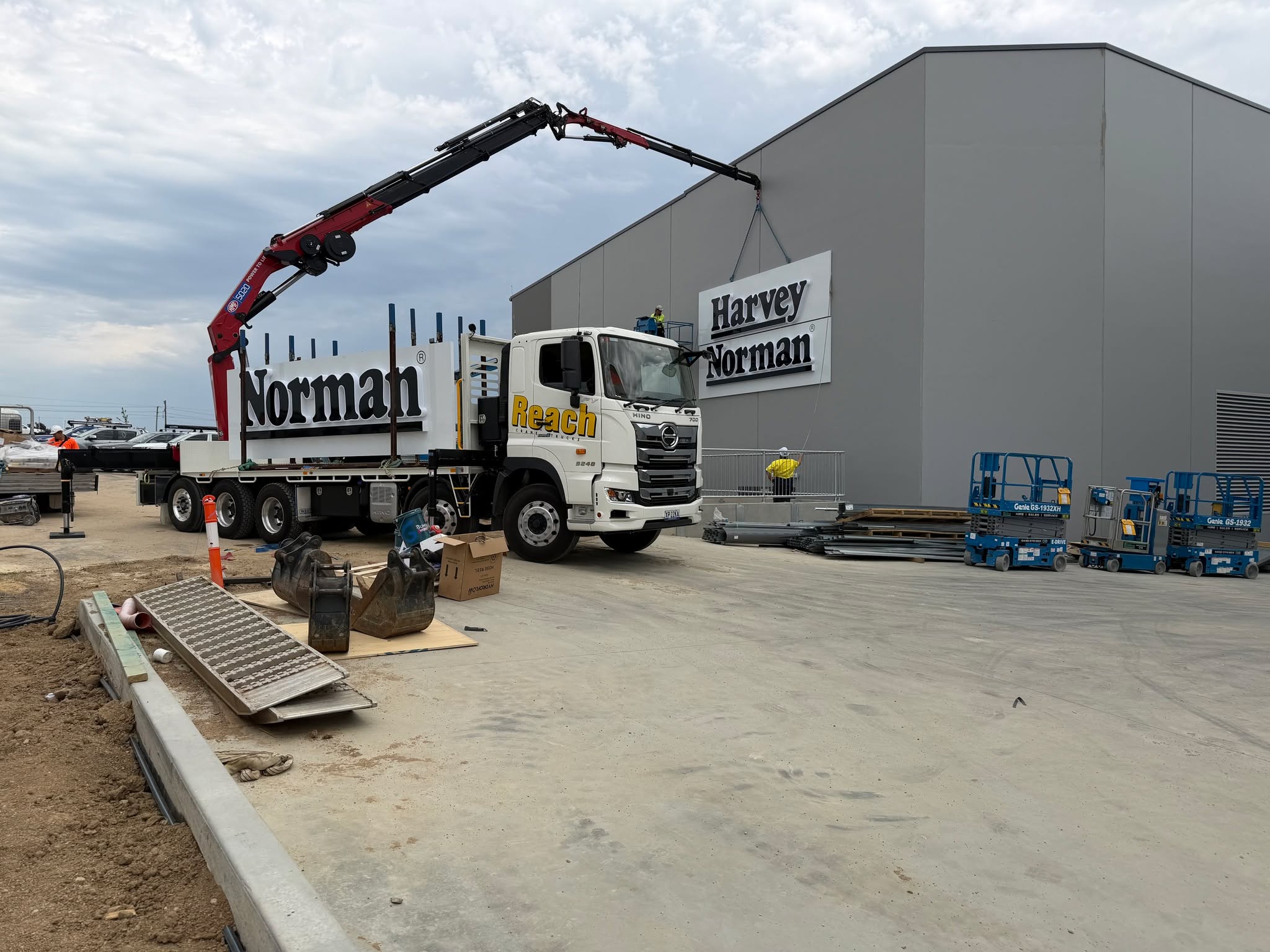 Truck 22 delivering and installing the new signs for @harveynormanau Bathurst.
Reach Crane Trucks (RCT) has been servicing the transport industry since 1993. With a fleet of 21 vehicles, we cater to a wide range of transport and lifting needs. We take pride in our commitment to safety, compliance, and reliability:
✅ Operators hold HRW Licences (Crane Tickets) & Construction White Cards
✅ VOC compliant – re-assessed every 2 years by an RTO
✅ 10 operators hold RIW (Rail Worker) Cards
✅ We supply SWMS, Plant Risk Assessments, Pre-Starts, and Certificates of Currency
✅ Vehicles and cranes are inspected annually, serviced regularly, and tracked live
✅ NHVAS accredited with fatigue managed through Teletrac Navman
✅ All lifting equipment is certified, tagged, and tested annually
✅ Every crane truck carries a certified spreader bar and concrete swift lifts
✅ We also have Pallet Lifters, Pipe Lifters, Road Plate Lifters, Switchboard Lifting Bars, and Pipe Racks!
Check out our websites for truck bios and more:
🌐 www.reachcranetrucks.com.au
Thanks again for your continued support – we’re ready when you are!
#reachcranes #reachcranetrucks #cranetrucksydney #RoadTransportNSW #trucking #cranetrucks #cranehire