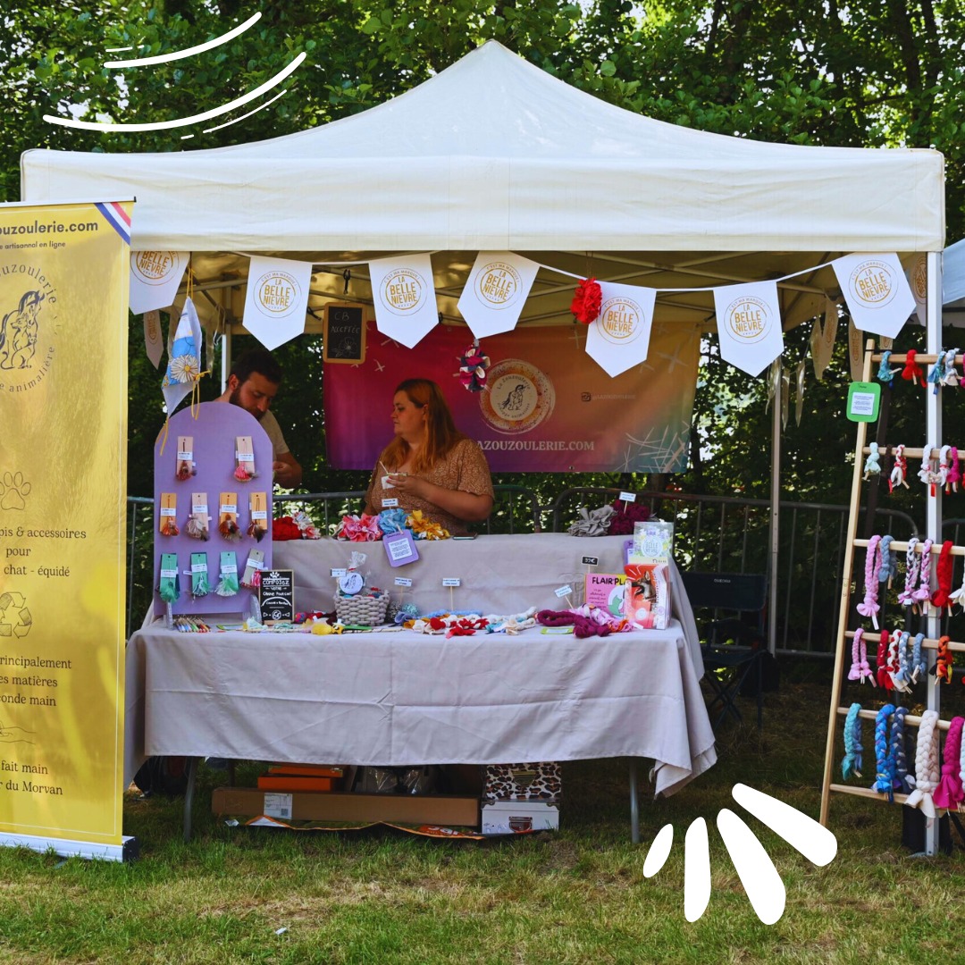 Tu nous as peut-être croisés sur un marché 👀
Sous notre tente colorée, il y a des tresses, des cannes à chat, des doudous à tirer… et surtout plein de bons moments avec vous 💛
Merci à tous ceux qui sont passés papoter, tester les jouets ou juste faire un coucou au stand 🐶🐱
Chez La Zouzoulerie, chaque rencontre compte autant que chaque création ✨
🧶 Fait main à Luzy, avec des matières de seconde main et beaucoup de bonne humeur !
www.lazouzoulerie.com
#LaZouzoulerie #MarchéArtisanal #FaitMain #JouetsPourAnimaux #ChienHeureux #ChatGâté #SlowPet #FabricationFrançaise #ZouzouTeam #DogLovers #CatLovers