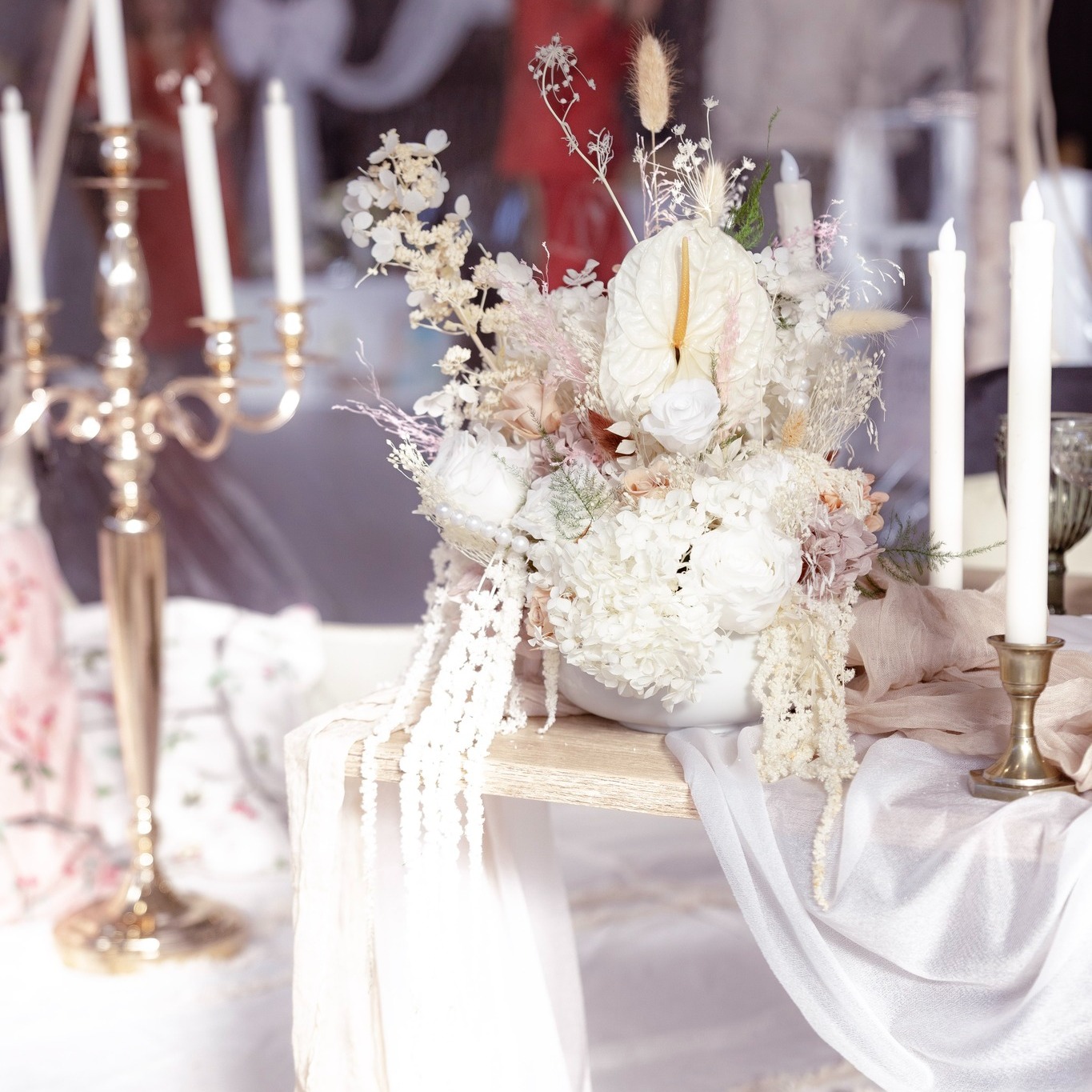 ✨ Il y a déjà un mois…
Un mois que les portes du Wild in Love Festival – édition Strasbourgeoise se sont refermées.
Et pourtant, les images sont encore si présentes.
Les rires des visiteurs, l’effervescence des exposants, les décors inspirants, la musique, les échanges, les “waouh” murmurés dans les allées… C’était magique.
Pendant deux jours, le Basket Center s’est transformé en un lieu rempli d’amour, de créativité et de belles rencontres.
Un mois plus tard, on ressent encore cette énergie Wild, cette fierté, cette émotion d’avoir partagé tout ça avec vous.
Aujourd’hui, on replonge dans ces souvenirs à travers les premières photos de nos photographes… et on commence déjà à rêver à la suite.
Parce que oui, le Wild in Love 2026 se prépare déjà.
Et cette édition-là, elle s’annonce encore plus belle 😍
📷 @martgo.photo