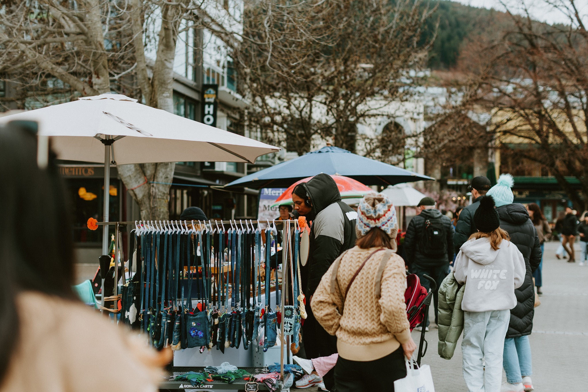 The weather might be a little wild, but we’re staying hopeful for a beautiful day tomorrow! 🌤️ If you’re in Queenstown this long weekend, be sure to stop by the Queenstown Market. Come support our amazing local makers and discover something truly special and handmade. See you there tomorrow! ✨