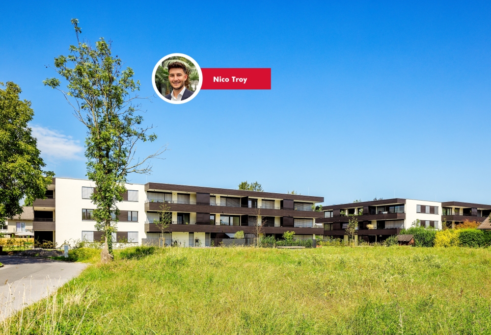 🌿 Traumwohnungen in ruhiger Naturlage – Jetzt noch 4 verfügbare Wohnungen zum Kauf! 🌿
🏡 Euer neues Zuhause in Höchst – Ein modernes Wohnprojekt, das Komfort, Natur und Qualität perfekt vereint!
✨ Jetzt verfügbar:
• 2x 4-Zimmer-Wohnungen (91 m²)
• 1x 3-Zimmer-Wohnung (76 m²)
• 1x 1-Zimmer-Wohnung (54 m²)
Highlights des Projekts:
• 🛋️ Helle, großzügige Wohn-Ess-Kochbereiche mit direktem Zugang zu Terrasse und Garten
• 🛏️ Gut geschnittene Schlafzimmer für maximalen Komfort
• 🛁 Moderne Badezimmer mit Waschmaschinenanschluss
• 🌱 Energieeffiziente Wärmepumpe & Fußbodenheizung für das perfekte Raumklima
• 🚗 Tiefgaragenparkplätze und eigene Kellerabteile für zusätzlichen Stauraum
• 🏞️ Naturnahe Lage im wunderschönen Rheindelta – ideal für Outdoor-Fans!
Top Lage:
• Nur wenige Minuten zum Bodensee 🌊
• Unmittelbare Nähe zur Schweiz 🇨🇭
• Ruhige, idyllische Umgebung mit perfekten Rad- und Wanderwegen 🚴♂️
Ein Zuhause, das sich perfekt in die Natur einfügt und gleichzeitig allen modernen Komfort bietet. Zögere nicht – vereinbare noch heute deinen Besichtigungstermin! 💬
Nico Troy ☎+43 664 8247126 📨nico.troy@bb-immobilien.at oder 🌏https://www.bb-immobilien.at
#Höchst #Wohnungskauf #NaturnahWohnen #Bodensee #Zuhause #WohnenAmSee #NeuesZuhause #ModernLiving #Rheindelta #WohnenInHarmonie #immobilien #realestate #investment #vorarlberg #immobilienvorarlberg #eigentumswohnung #eigenheim