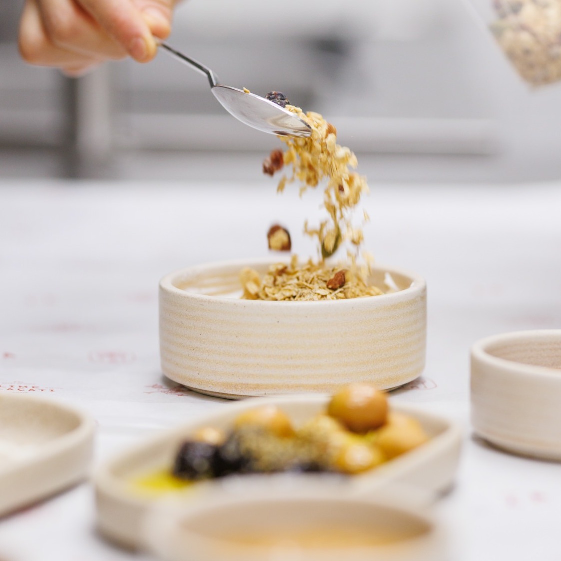 Lime Alaçatı Serpme içerisinde bulunan granola kasemiz🍓