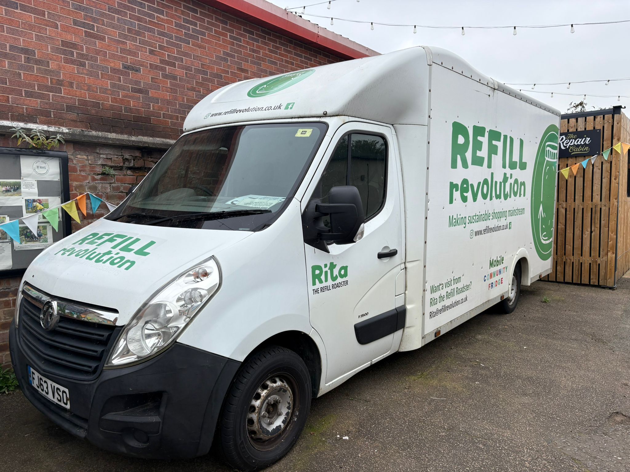 🏷 For sale!
We’re open to offers for our lovely Rita @rita_the_roadster
She’s been off the road for a while now due to a mechanical failure that was estimated to cost about £3.5k. We sadly can’t justify the cost.
She'd just passed her MOT and is road taxed.
We’d insist that she was de-branded before a sale, but the inside fit would still make a great mobile shop.
Please feel free to come and kick her tyres on site at the village during normal opening hours and send enquiries to hello@refillrevolution.co.uk
We’d love her to go to a good home and happy to take offers for a quick sale.