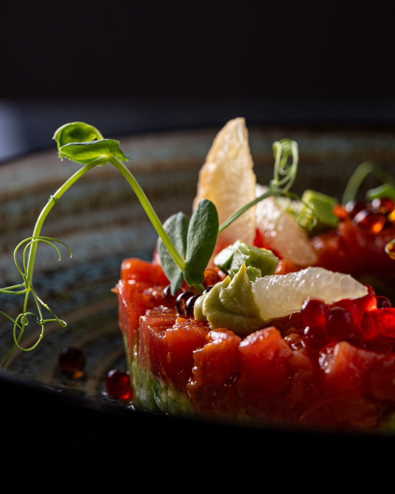 Raw. bold. balance.
Fresh tuna tossed in a creamy spicy sauce, perfectly layered with avocado and served alongside crisp tapioca root chips, finished with chives, sakura mix, and raspberry-yuzu pearls.
It’s more than an appetizer, it’s an experience.
#YasBayUAE #YasBay #YasIsland #AbuDhabi #AbuDhabiEats #VisitAbudhabi #InAbuDhabi #buddhabarofficial
