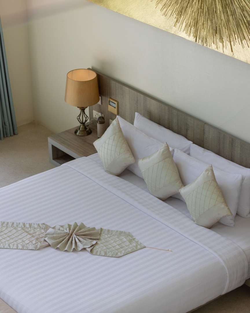 Bathed in natural light, Villa Spice’s waterfall suite fosters a sense of calm, perfect for unhurried mornings ✨
#limesamuivillas #villaspice #kohsamui #thailandtravel #samuiisland #kohsamuivilla #luxuryvilla #thailand #samui #Thailand2026 #rediscoversamui #thailand🇹🇭