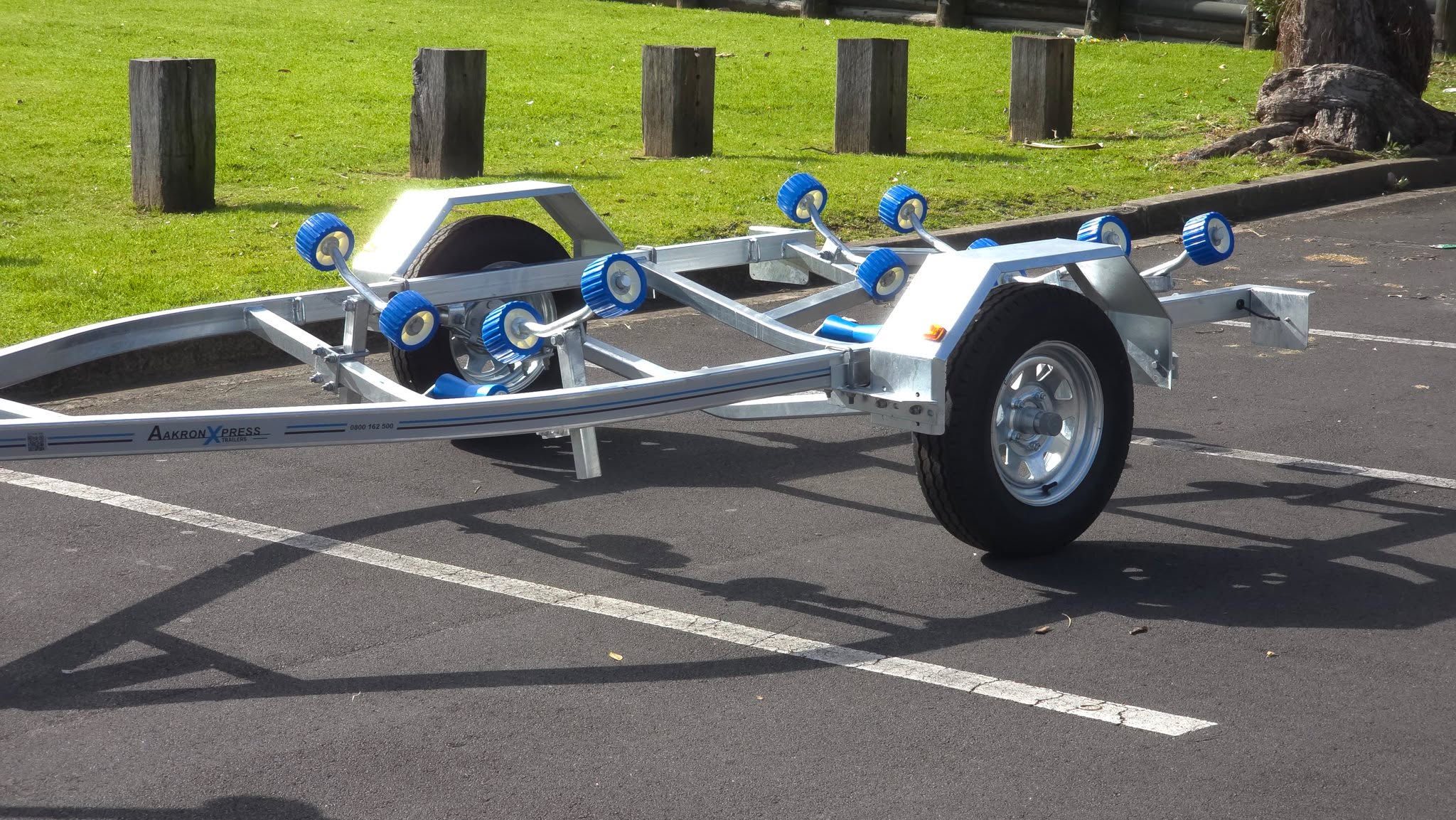 The AX500R is HOT! Get in now to secure yours before the New Year!
Suits boats with the hull length of 4.4-4.6m, and it's only $3,795.00
Call 0800 162 500 now
#boatsnz #boatingnz #aakronxpresstrailers #boattrailers