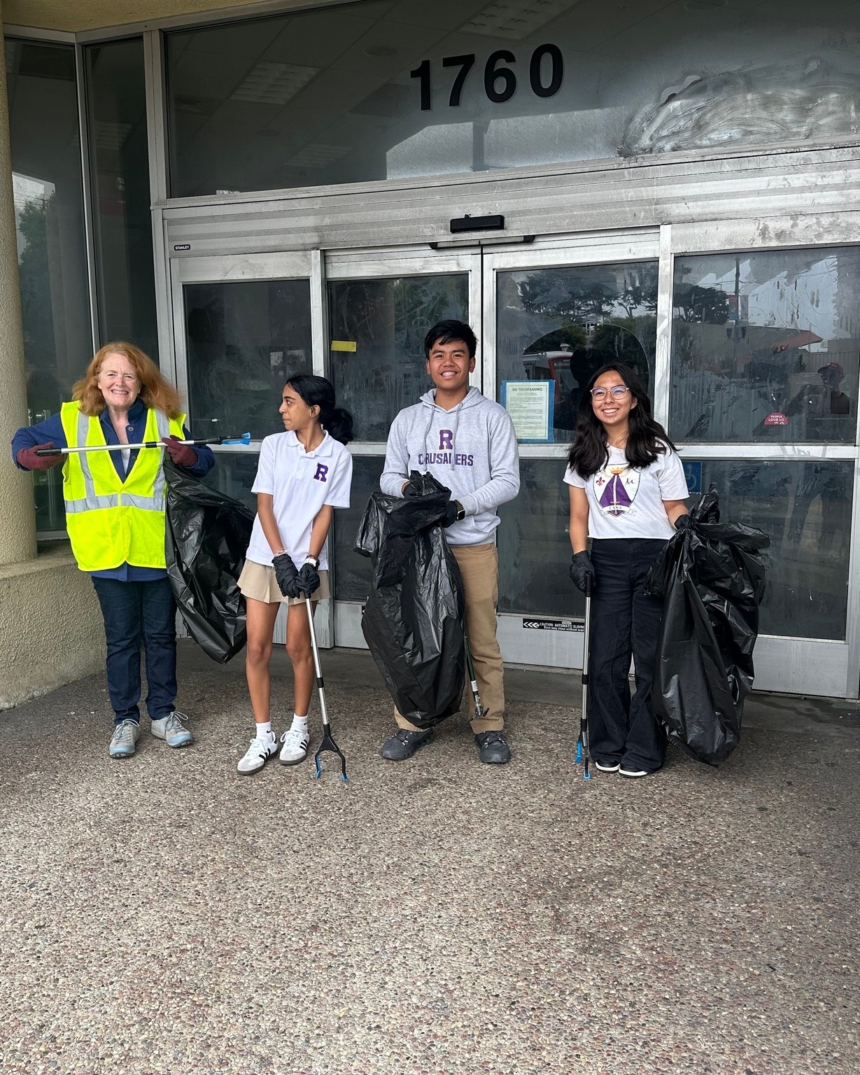 ✨ Big thanks to everyone who joined our recent Thursday Clean-Ups! It’s always inspiring to see students from Lick-Wilmerding and Riordan, along with local volunteers, come together to keep Ocean Avenue looking its best. Every Thursday from 4–5 PM, we meet at 1720 Ocean Ave—supplies provided, just bring yourself and good energy! 💪
These clean-ups, along with the Saturday Ingleside Trash Pick-Up at @oceanalehouse, help keep our corridor clean and welcoming thanks to @civic_joy_fund and our amazing volunteers. 💛
#OceanAveSF #Ingleside #Community #CleanUpDay #OceanAve