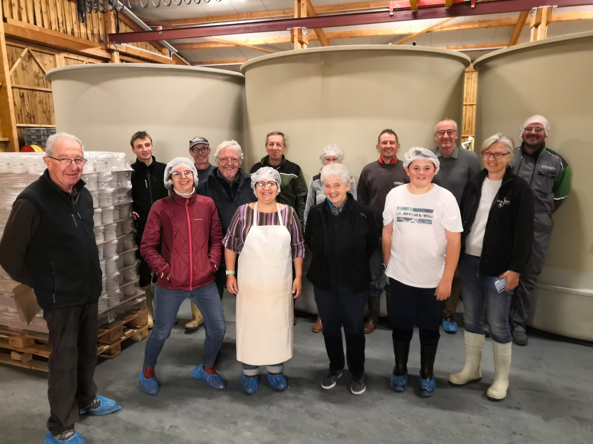 Hier, des bénévoles se sont réunis pour la mise en pot de la Choucroute Solidaire 🥬
Un immense merci FERME FRIEH pour votre accueil chaleureux et votre engagement aux côtés de l’Afdi depuis plusieurs années déjà. 🙏
Un grand merci également à tous les bénévoles qui ont donné de leur énergie pour que l’Opération Choucroute solidaire soit un succès 💪🥳