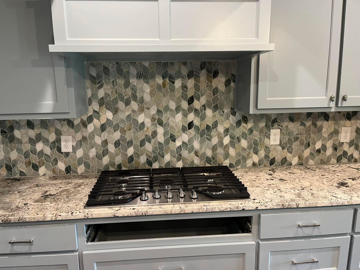 Sometimes it’s the small changes that make the difference. New backsplash to the rescue!