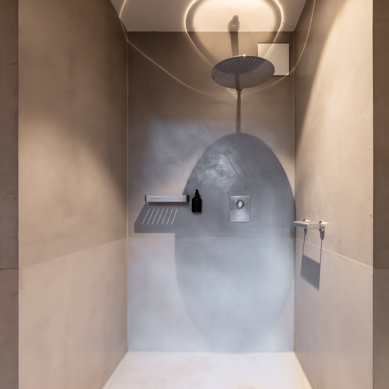 Gönn dir zwischen den Sauna eine erfrischende Dusche...
#sauna #seesauna #staefa #ruhegeniessen #relax
www.seesauna-staefa.ch
Hier und weg.