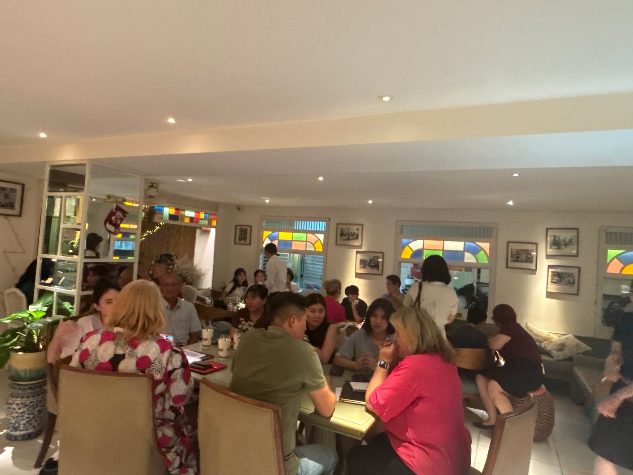 🥝🎉 CÙNG NHÌN LẠI BUỔI GẶP GỠ ĐẠI DIỆN TRƯỜNG TRUNG HỌC NEW ZEALAND!
😍 Không để cả nhà chờ lâu, những khoảnh khắc “nóng hổi” của sự kiện Gặp Gỡ Đại Diện Trường Trung Học New Zealand vào Tháng 10/2025 đã lên sóng!
Hãy cùng #LPNZS nhìn lại những giây phút đáng nhớ:
💬 Phụ huynh & học sinh trao đổi trực tiếp với đại diện các trường
📸 Trải nghiệm không khí tư vấn 1-1 và được trao học bổng tại sự kiện
🌟 Khám phá chương trình học, học bổng và cơ hội du học New Zealand
Cảm ơn tất cả gia đình và phụ huynh học sinh đã tham dự buổi tư vấn trực tiếp cùng LightPath New Zealand Schools!
Nếu PHHS chưa kịp tham dự thì cơ hội vẫn còn! Hãy đăng ký tư vấn 1-1 với Ms. Yến để được giải đáp thắc mắc trực tiếp, nhận thông tin học bổng hấp dẫn và đặt lộ trình du học trung học phù hợp cho con nha bố mẹ.
👉 Đăng ký ngay tại đây: https://bit.ly/meetingLPNZS
---
Nhận học bổng du học từ 15 - 25% học phí cho bậc trung học với #LPNZS ngay hôm nay.
☎️ +84 90 355 8410
📧 dinh.yen@sannams4.com
👉 Đăng ký lịch tư vấn 1-1 tại: https://bit.ly/meetingLPNZS
📌 Tìm hiểu thêm tại Website: https://www.trunghocnewzealand.com/
#Duhoc #NewZealand #TrunghocNewZealand #LightPathNZSchools #LPNZS #Hocbongtrunghoc