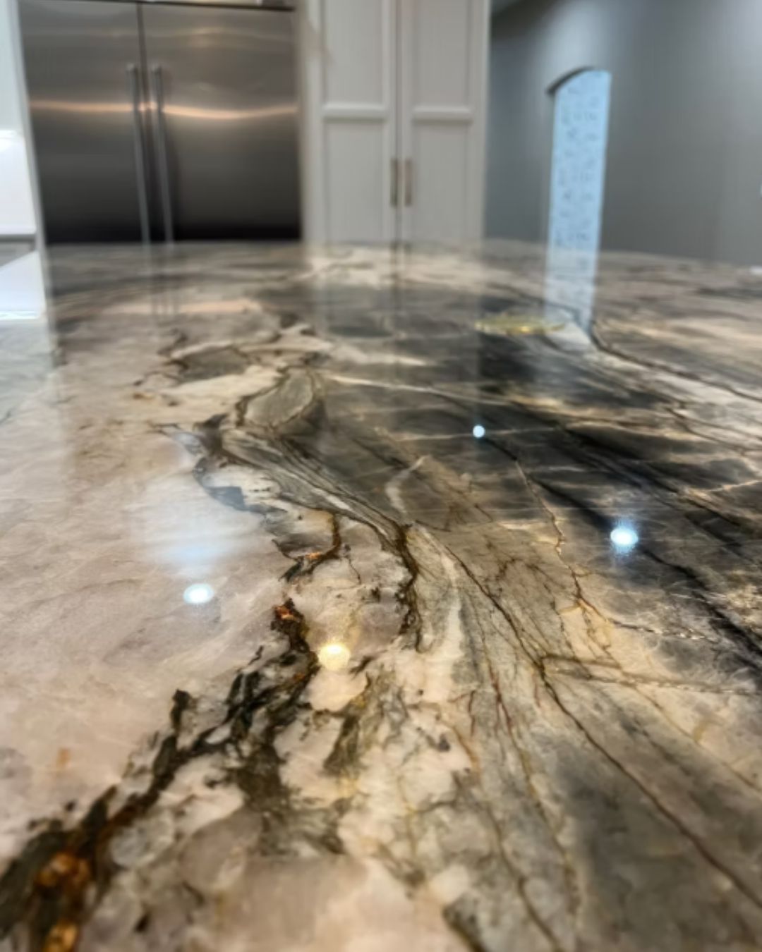 One-of-a-kind slab. Endless character.
That’s what custom looks like. ✨