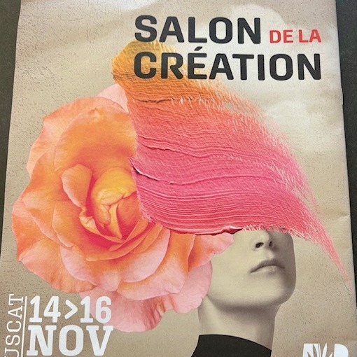 Je suis très heureuse de participer à la 34è édition du salon de la création du Bouscat -du 14 au 16 novembre 2025. Fidèle à sa vocation première: il met en lumière la création sous toutes ses formes, idéal pour trouver des cadeaux de noel personnalisés 🎅. C’est près de cinquante créateurs et artisans qui investiront l'Ermitage-Compostelle pour présenter leurs réalisations. Maroquinerie, couture, céramique, upcycling, bijoux... autant de savoir-faire et de pépites à découvrir. Cette année, le parfum sera le nouvel invité des ateliers pour éprouver "son nez" 👃🏻 et créer des fragrances inédites.
Je vous propose 4 ateliers création de votre parfum, le samedi et dimanche de 10 h 30 à 12 h30 et 15 h 30 à 17 h 30. (6 places par atelier à partir de 8ans).
Sur réservation au 05 57 22 27 62.
Le vendredi à 17h30 venez faire jouer votre nez avec le jeu Kisenkoi ?
#mairiedubouscat #salondelacreationlebouscat #baldesâmesolfactostimulation #ateliercreationdeparfum