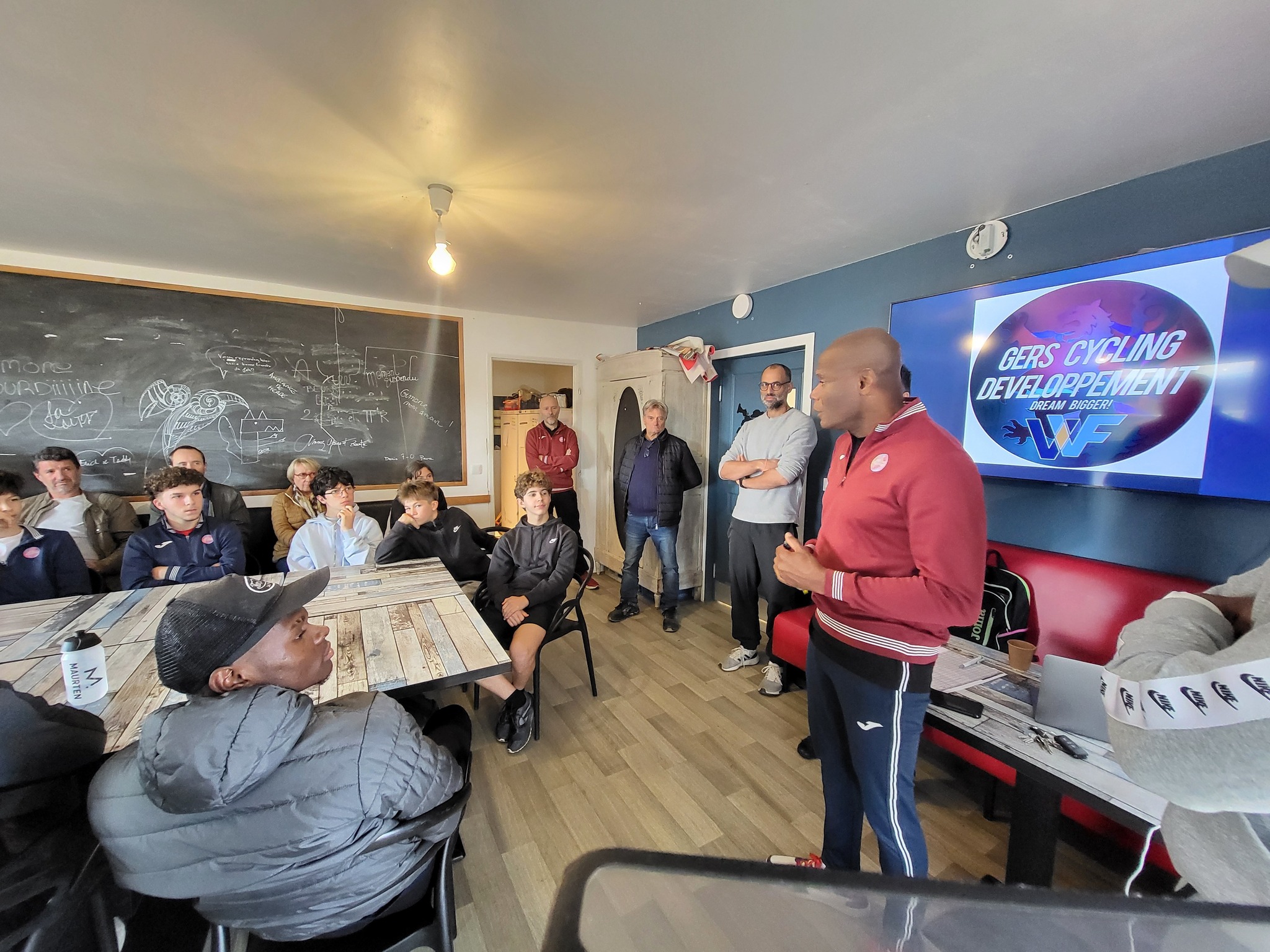 Réunion au lac de la Gimone avec le club de vélo Ozarm Giant Cycling Team 🚴♀️
#GCD #partenariat