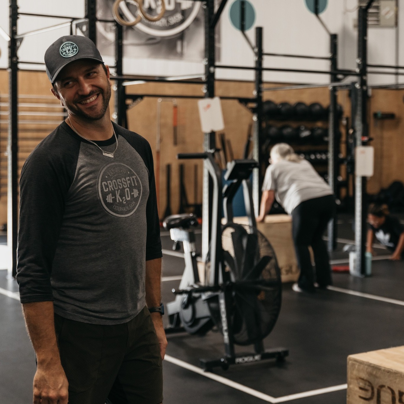 It’s one thing to have a workout plan.
It’s another to have someone who believes in you enough to make sure you follow through.
That’s what our coaches do — they lead, encourage, and make sure every movement fits you.
You’ll never walk in wondering what to do next.
Book your FREE intro here → https://crossfitk2o.ca/free-intro/
