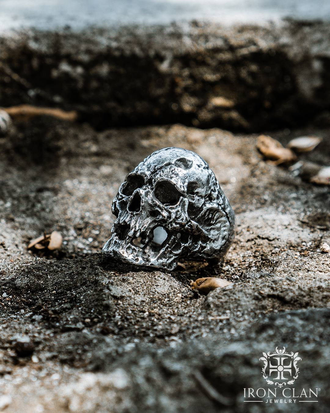 Decayed Infinity, one of our perfectly rotten skull head, feel every details of the skull head, this one is a big ring, but still comfortable to get worn on your hand ☠
__
WORLDWIDE ORDER:
• www.ironclan.co/shop
• ironclanjewelry.etsy.com
__
INDONESIA ORDER:
• tokopedia.com/ironclanchamber
__
#IronclanJewelry #Ironclanrings
#boundbyblood #gothicjewelry #gothicfashion
#Handmadejewelry #mementomori #gothicrings #skullrings #925silver