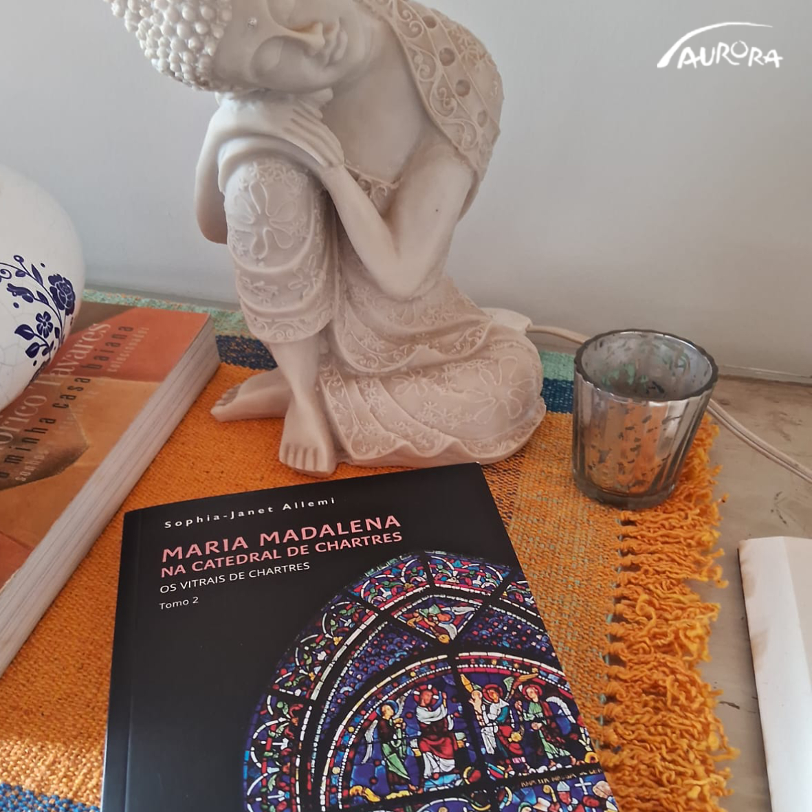 O livro Maria Madalena na Catedral de Chartres, de Sophia-Janet Aleemi, já está disponível em português.
Uma obra que revela a “bíblia de pedra” da Catedral de Chartres e o mistério dos vitrais, trazendo um olhar feminino e espiritual sobre Maria Madalena.
E você, já garantiu o seu exemplar?
Se ainda não, acesse o link da bio e faça sua compra online.
#MariaMadalena #AuroraABTAA #Antroposofia #TerapiaArtísticaAntroposófica