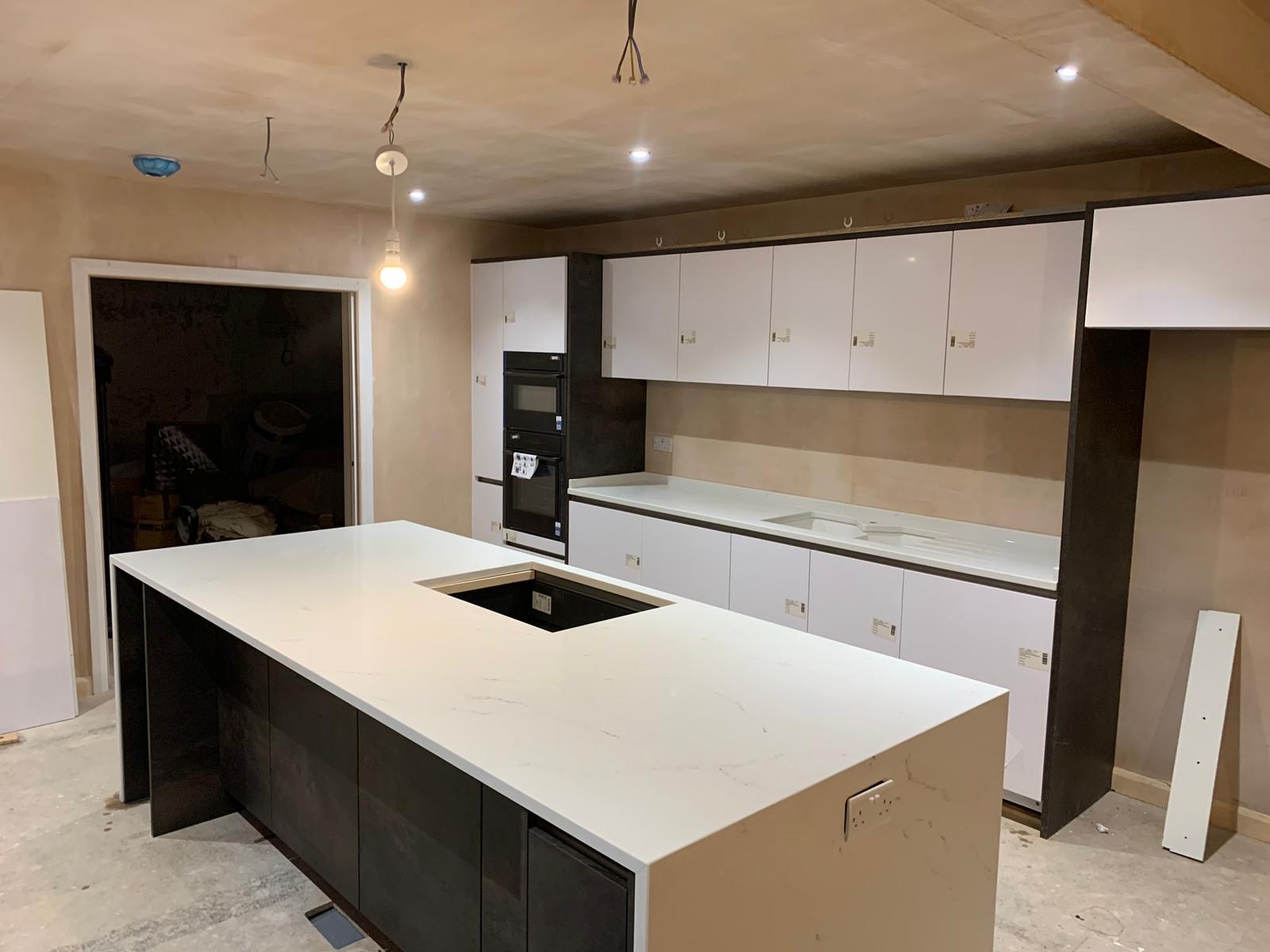 Livigno quartz worktops with mitred waterfall end panels
#kitchenideas #worktopscheshire #quartzworktop #kitchenworktops