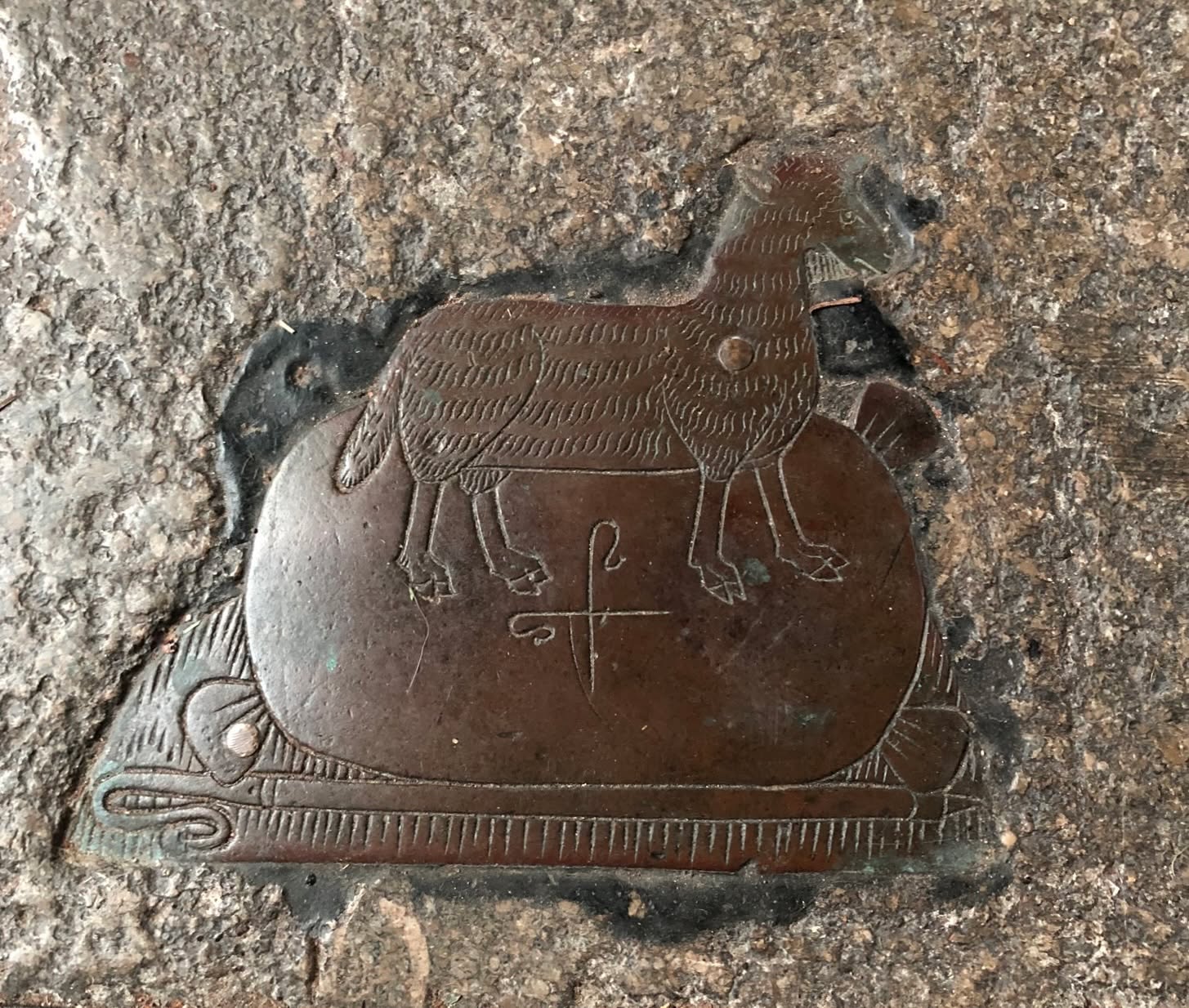 What a perky sheep! This one has decorated a wool merchant's tomb in Northleach for about 500 years.
#offbeatcotswolds #bluebadgeguide #bluebadgeguides
#britainsbestguides #Cotswolds #thecotswolds
#inthecotswolds #cotswoldcountry #Cotswolds_Culture #lovethecotswolds
#discoverthecotswolds #visitthecotswolds #discovercotswolds #cotswoldslife #cotswoldlife #thecotswolds
#your_cotswolds
#cotswolds #thecotswolds #cotswoldvillage #visitengland #englishvillage
#englishcountryside
#explore_britain_ #traveling_uk
#photosofengland #instabritain #europetravel