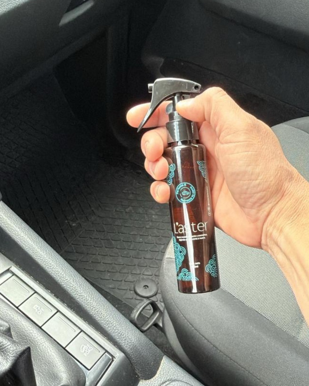 🌟 *¡Transforma el ambiente de tu auto con Buenas Vibras!* 🌟
¿Quieres un aroma fresco y elegante que revitalice tu coche? Con Buenas Vibrar Car, el perfume que tu auto merece, disfrutarás de una mezcla sofisticada que dejará una fragancia deliciosa y duradera en cada viaje. 🚗✨
¡Haz que cada trayecto se sienta como una nueva aventura con el mejor aroma! 🌸💨