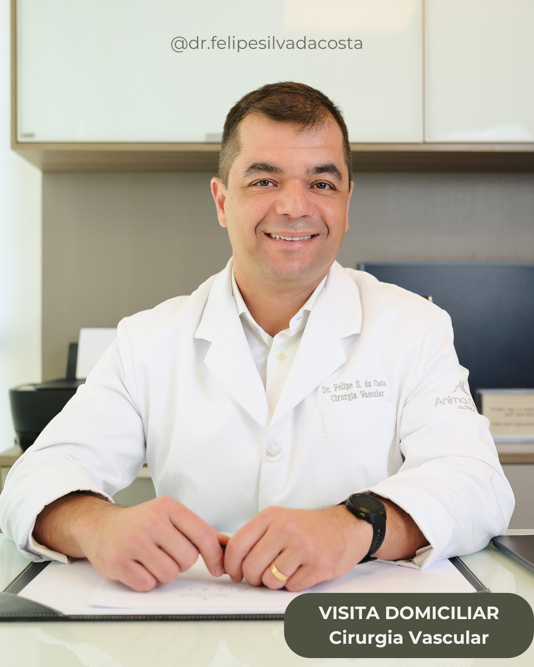 🏠 Medicina que vai até você
Você sabia que o Dr. Felipe Silva da Costa também realiza visitas domiciliares?
Mais do que uma comodidade para pacientes com dificuldade de locomoção ou em condição mais crítica, o atendimento em casa representa uma visão ampliada do cuidado.
Estar no ambiente do paciente permite ao médico observar em detalhes elementos que algumas vezes não surgem no consultório. São informações que enriquecem a anamnese e tornam o diagnóstico mais preciso e o tratamento mais personalizado.
Além disso, o conforto de estar em casa reduz a ansiedade e aumenta a autenticidade da conversa, favorecendo uma relação médico-paciente ainda mais humana e empática.
✨ Às vezes, entender o paciente exige sair do consultório e entrar na vida dele.
📞 Agende sua visita pelo WhatsApp: 21 3628-1212 ou 21 96704-2018
#CirurgiaVascular #VisitaDomiciliar #SaúdeComPropósito #AnimaCuore #MedicinaHumanizada #Angiologia #SaudeNiteroi