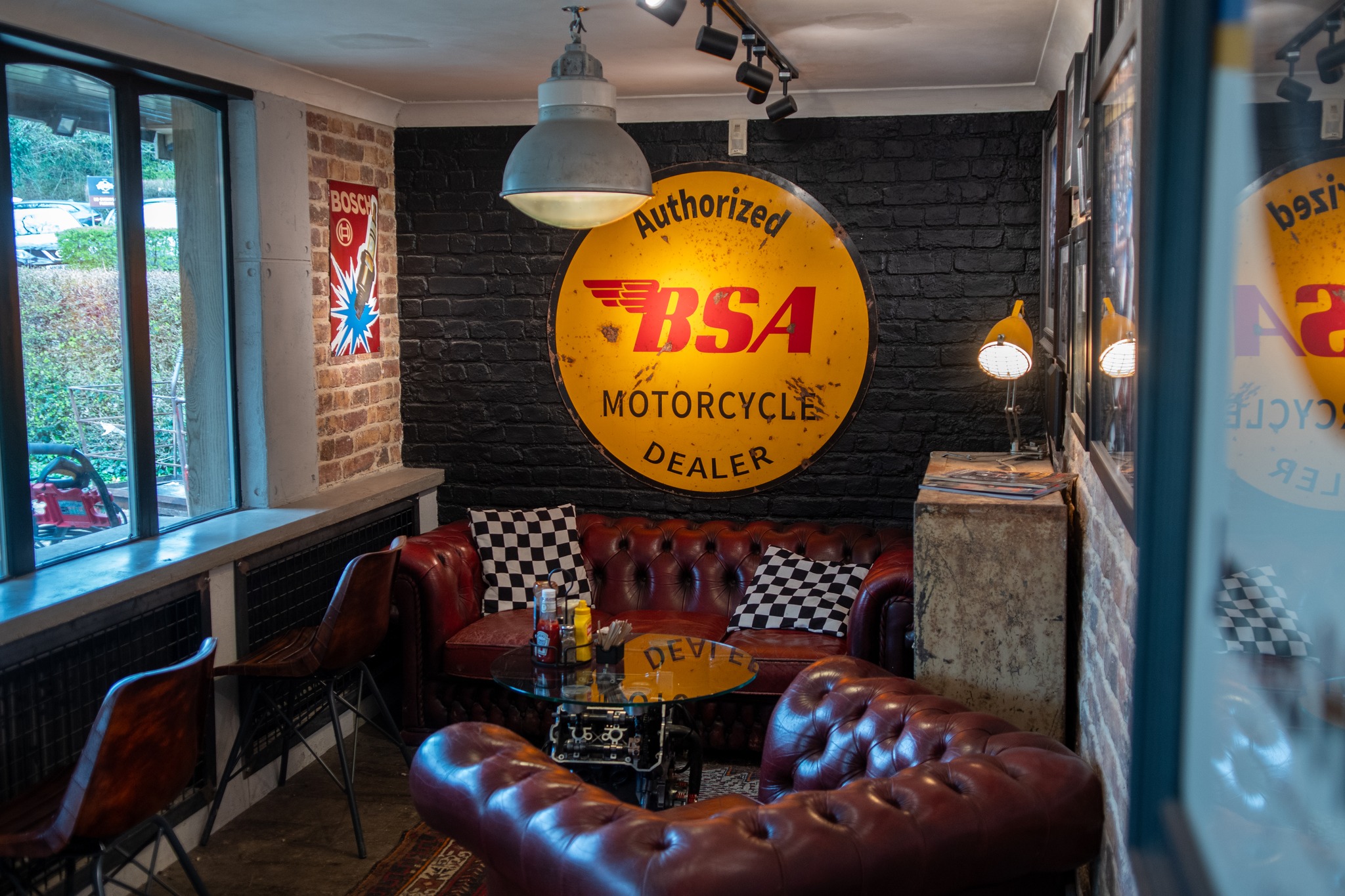 Cold ride? Warm cafe. Cosy corners await for you at Rykas 🤟
We're open until 5pm today 🏍
#Boxhill #BoxhillBikers #RykasCafe #Rykas
