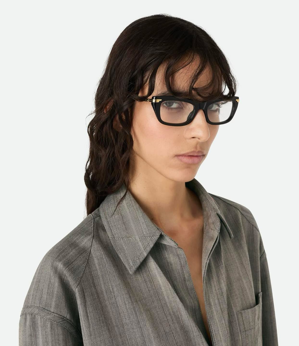 Rectangular eyeglasses in recycled acetate with gold-finish metal temples by @bottegaveneta
.
.
.
#bottegavenetaeyeglasses #occhialibottegaveneta #madeinitaly #otticabardellimilano #occhialidasole #bottegaveneta #occhialidasoleuomo #occhialidasoledonna #otticomilano #bottegavenetaocchiali #bottegavenetasunglasses #occhialiuomo #zeissvisionstoremilano #occhialivista #zeissstore #milano #eyeweartrends #otticamilano #occhialidonna #luxuryglasses #occhialimoda #occhialisole #zeissvisionstore #occhialimilano #zeissvisioncenter #bottegavenetaeyewear #occhialidimoda #otticabardelli #occhialidavista