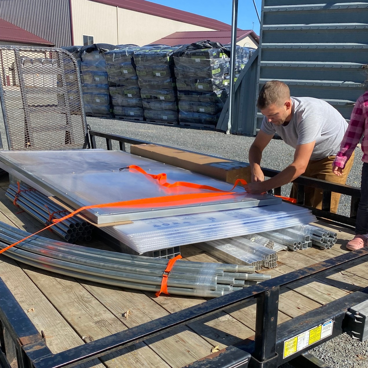 The season’s wrapping up, but we’re still hard at work! 🌿
✅ Creating a brand-new native display garden
✅ Getting a new hoop house ready
✅ Porch pots coming soon - get excited, they’re gorgeous!