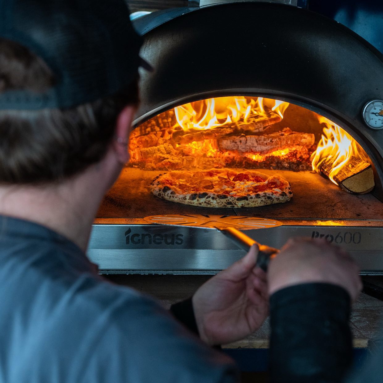 🔦 North Lewis Business spotlight 🔦
Craving a slice of something delicious? @piotsa.scot brings yummy woodfired pizzas made with fresh ingredients and local love - you're in for a treat! 😋
Piotsa are based in North Lewis but move about across Lewis so visit the Piotsa page to find out where they are - pizza lovers, don't miss out!
Blasta! 🤤🍕
📸 Piotsa
#visitnorthlewis #northlewis #isleoflewis #westernisles #outerhebrides #hebrideanisland #hebrides #hebridean #scotland #visitscotland #visitouterhebrides #scottishisland #supportlocal #businesspotlight