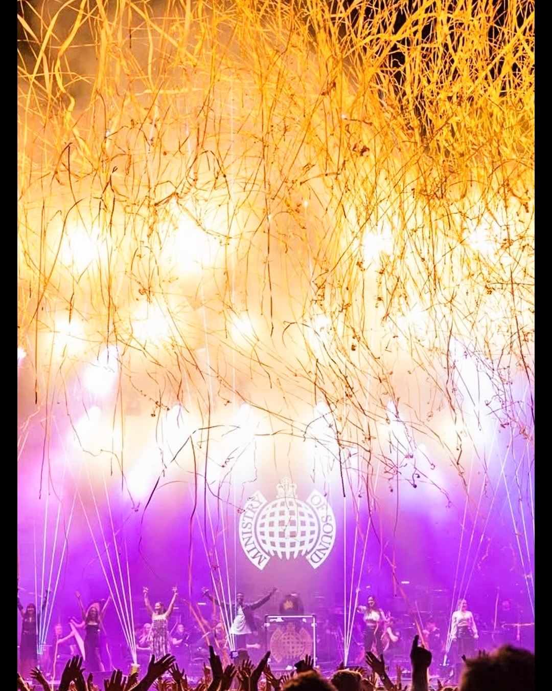 Thinking back to the summertime where we were on site for multiple @ministryofsoundclassical tour dates, supplying LOADS of Streamers. Love being part of such a fantastic event!
Photo by @themusicagencyuk
#ministryofsoundclassical #festivalfx #streamerfx