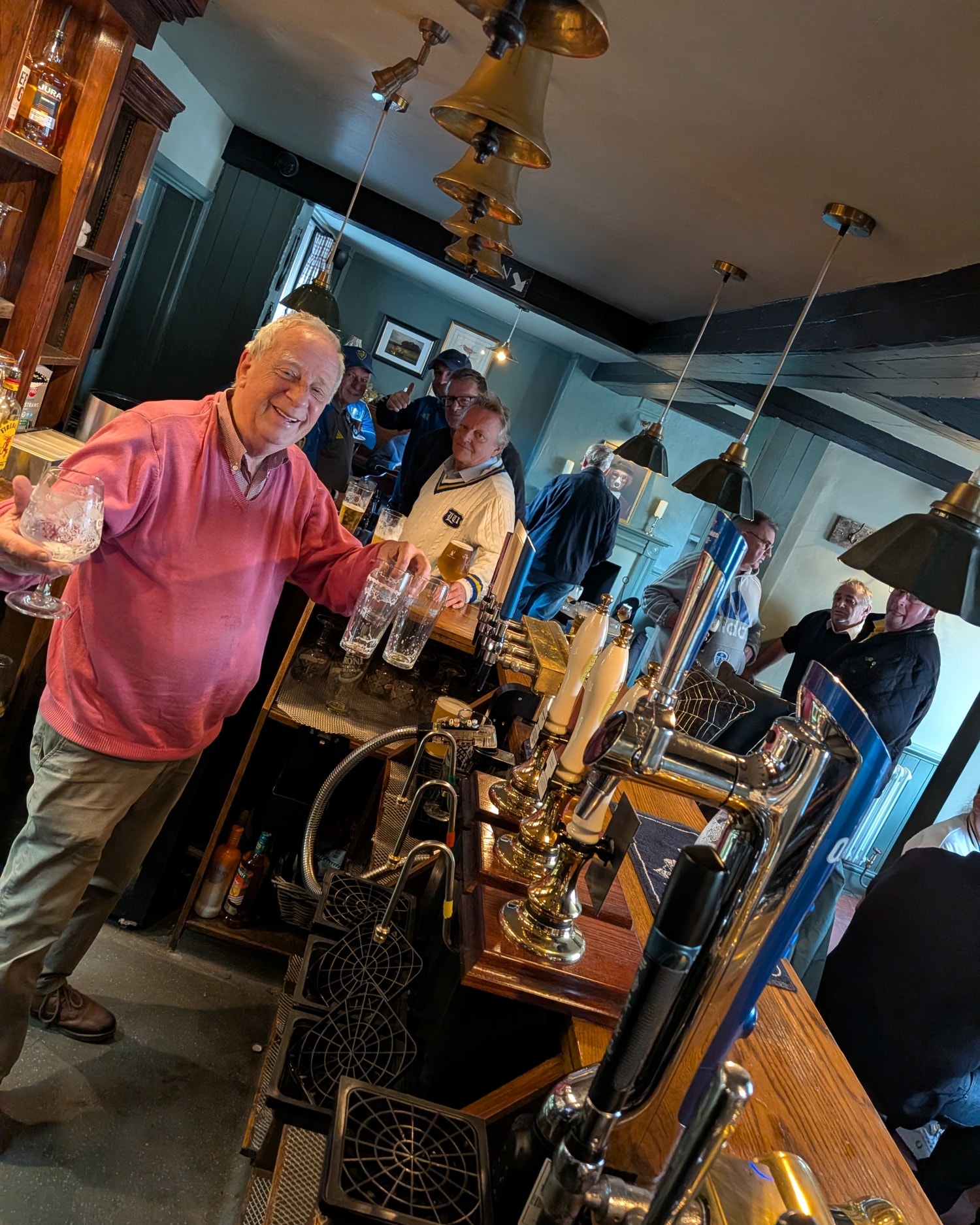 🥸 It's time for another Posh's Quiz Night! 👀
Thank you to everyone that's booked in for tonight's quiz! For those of you coming along please arrive in time to get seated and we will deliver drinks to you at your tables 🍻
Posh will be ready to entertain you from 7.30pm!
Nibbles will be provided 🍿
Please let us know in advance if your plans change as we do have a waiting list ❤️
Looking forward to seeing you all later!