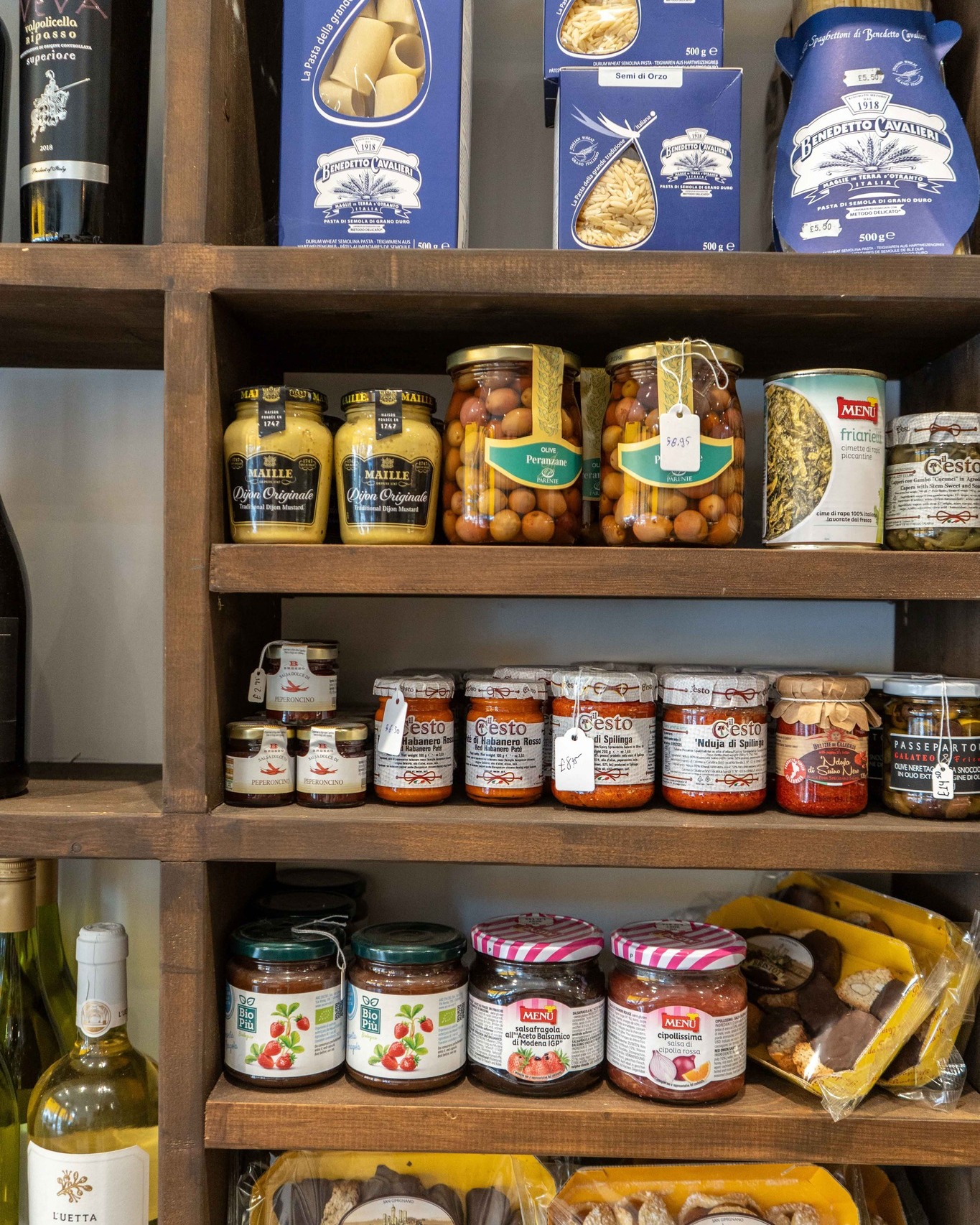 From pantry staples to little Italian treasures 🇮🇹
Stock up on your favourites or discover something new, from pasta and sauces to sweet treats and kombucha, our deli shelves are full of flavour waiting for you.
#ItalianDeli #CiullosDeli #KensalRiseEats #LondonFoodies #ItalianFlavours