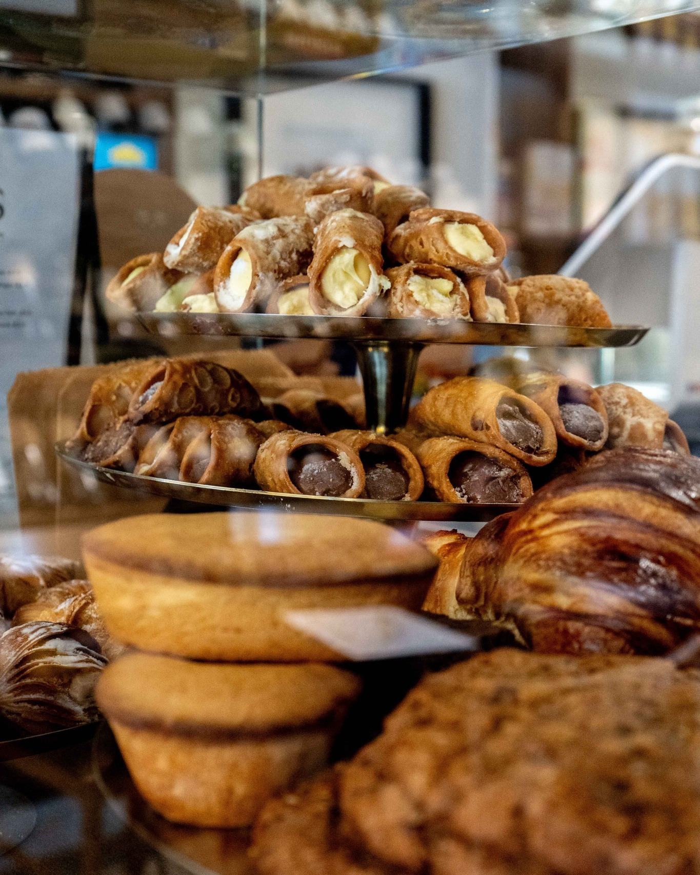 Sweet Saturdays at Ciullo’s 🍰☕️ Come by, grab your favourite treat, and make your Saturday a little sweeter 🇮🇹
#CiullosCafe #ItalianBakery #KensalRiseEats #SaturdayTreats #LondonFoodies