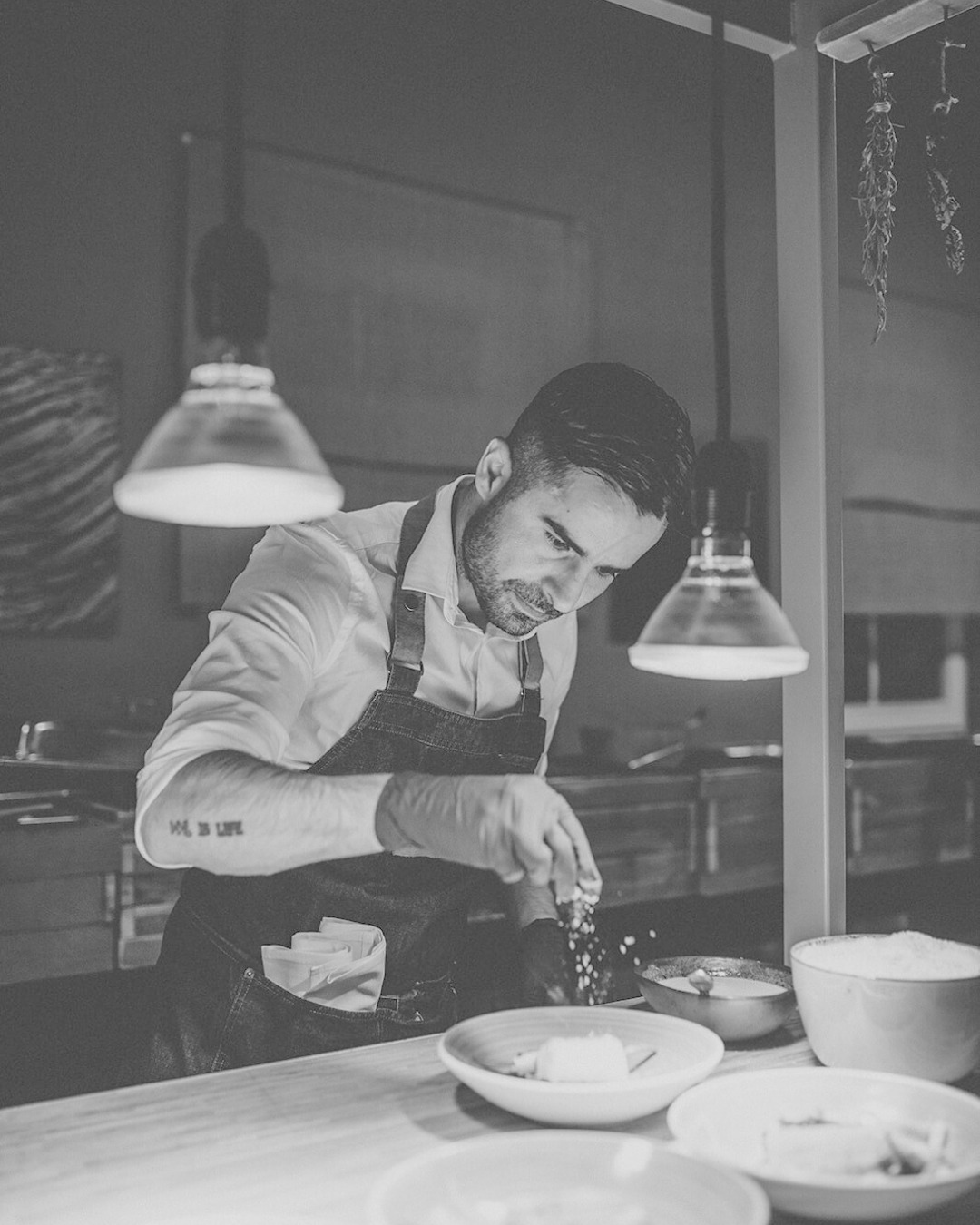 Onze Food Studio serveert meer dan alleen eten: het zijn complete belevingen! 🍴✨
Van interactieve apero’s tot verfijnd tafelen, we doen het allemaal! Wil je iets dat volledig bij je past? We luisteren graag naar je wensen en maken er iets unieks van.
#trouwfeest #evenement #kachetvenue #houthalenhelchteren