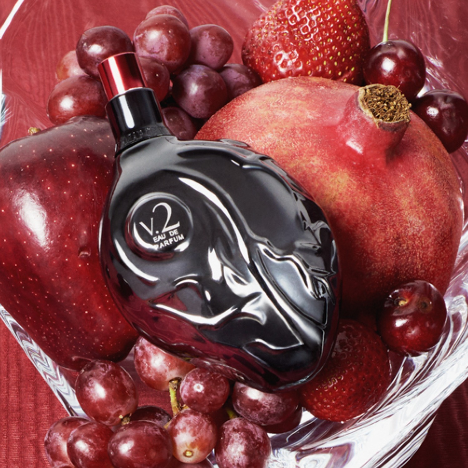 CâĂš un momento in cui bisogna attraversare lâombra per capire chi siamo davvero.
V2 Darkness Ăš quel momento. Un profumo che ti accompagna oltre la superficie, verso ciĂČ che Ăš autentico, viscerale, profondo.
Si apre con la luminositĂ tagliente di bergamotto, arancia brasiliana ed eucalipto.
Poi scende in un cuore pulsante di cardamomo, pepe nero e cannella, come un sentiero che brucia sotto i piedi.
Il fondo Ăš denso, magnetico: sandalo australiano e legni bruciati creano una scia potente, quasi mistica.
V2 non Ăš solo una fragranza. Ă un passaggio.
Un viaggio nellâintimitĂ piĂč cruda. Un profumo che osa, per chi osa.
Born in Australia. Made in France.
Map of the Heart is the heartbeat of scent.
đđđđđ đđđđđđ đđđđđ - đđȘđŽđ”đłđȘđŁđ¶đ”đ°đł đąđŻđ„ đđ„đ·đȘđŽđ°đł
đđȘđ€đ©đŠ đđąđłđ§đ¶đź - đđŹđȘđŻ đ€đąđłđŠ - đđ°đźđŠ đ§đłđąđšđłđąđŻđ€đŠđŽ - đđłđąđŻđ„ đđčđ±đŠđłđȘđŠđŻđ€đŠ - đđ¶đŽđ”đ°đźđȘđŽđŠđ„ đ±đłđ°đ„đ¶đ€đ”đŽ
.
.
.
#V2Darkness #MapOfTheHeart #JourneyWithin #FragranceOfMystery #NichePerfume #EmotionalScent #ProfumeriaArtistica #DarkElegance #OmniaLuxuryTrade