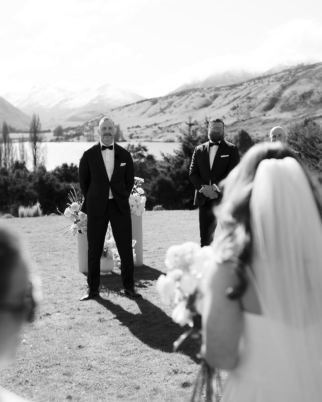 When the groom’s gaze says ‘you are my everywhere,’ and the aisle becomes magic.
📸 @katerobergephotography
Planner/stylist: @alexandrakatecreative
