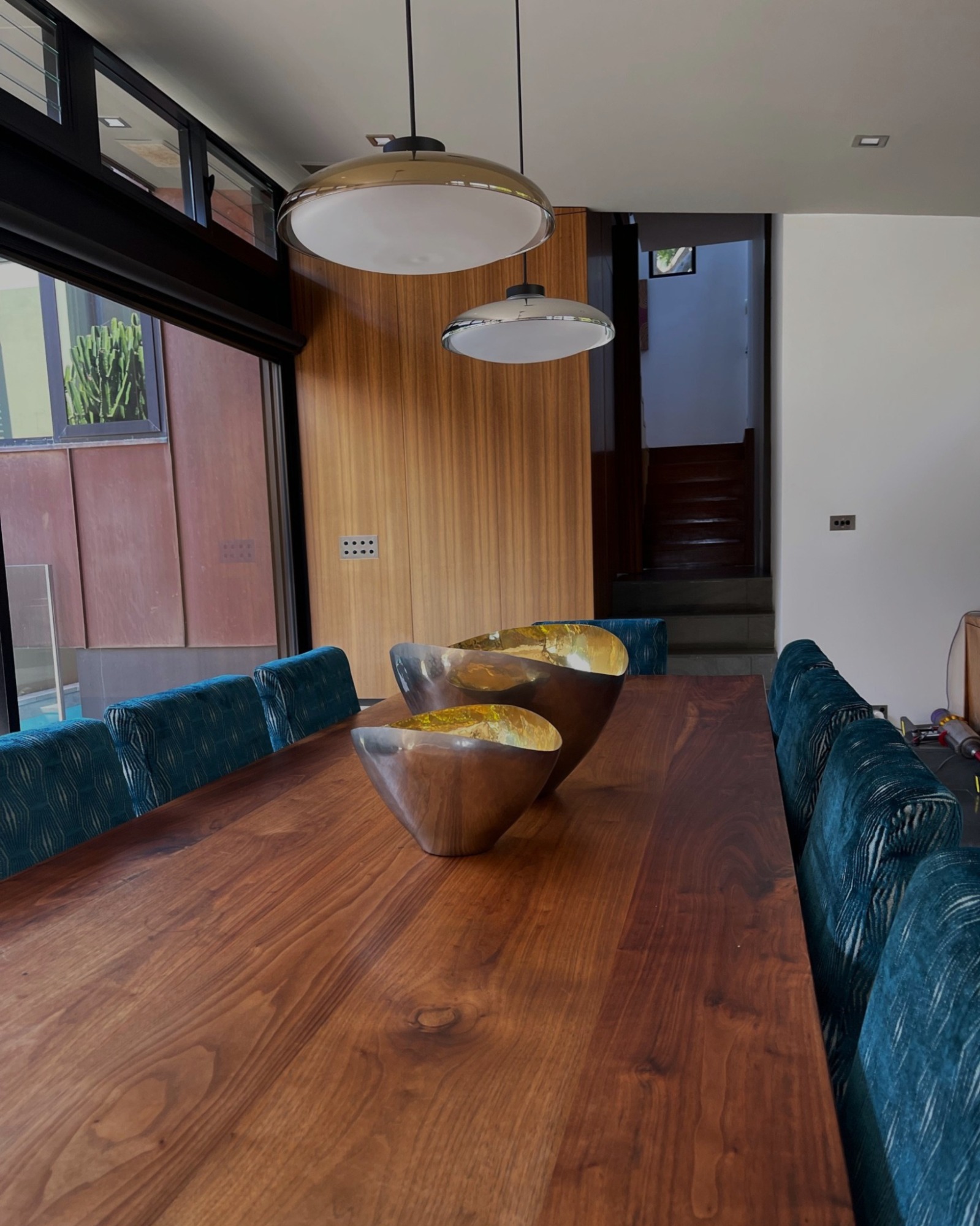 McMahons Point Dining. 💙
Rich blue upholstery adds depth and personality to this elegant dining space. Paired with warm timber tones and natural light, it creates a refined balance of sophistication and comfort, perfect for shared moments and long conversations.
Ready to bring your vision to life? Enquire today.
#HannafordRoss #InteriorDesign #AustralianDesign #DesignDetails #CoastalElegance