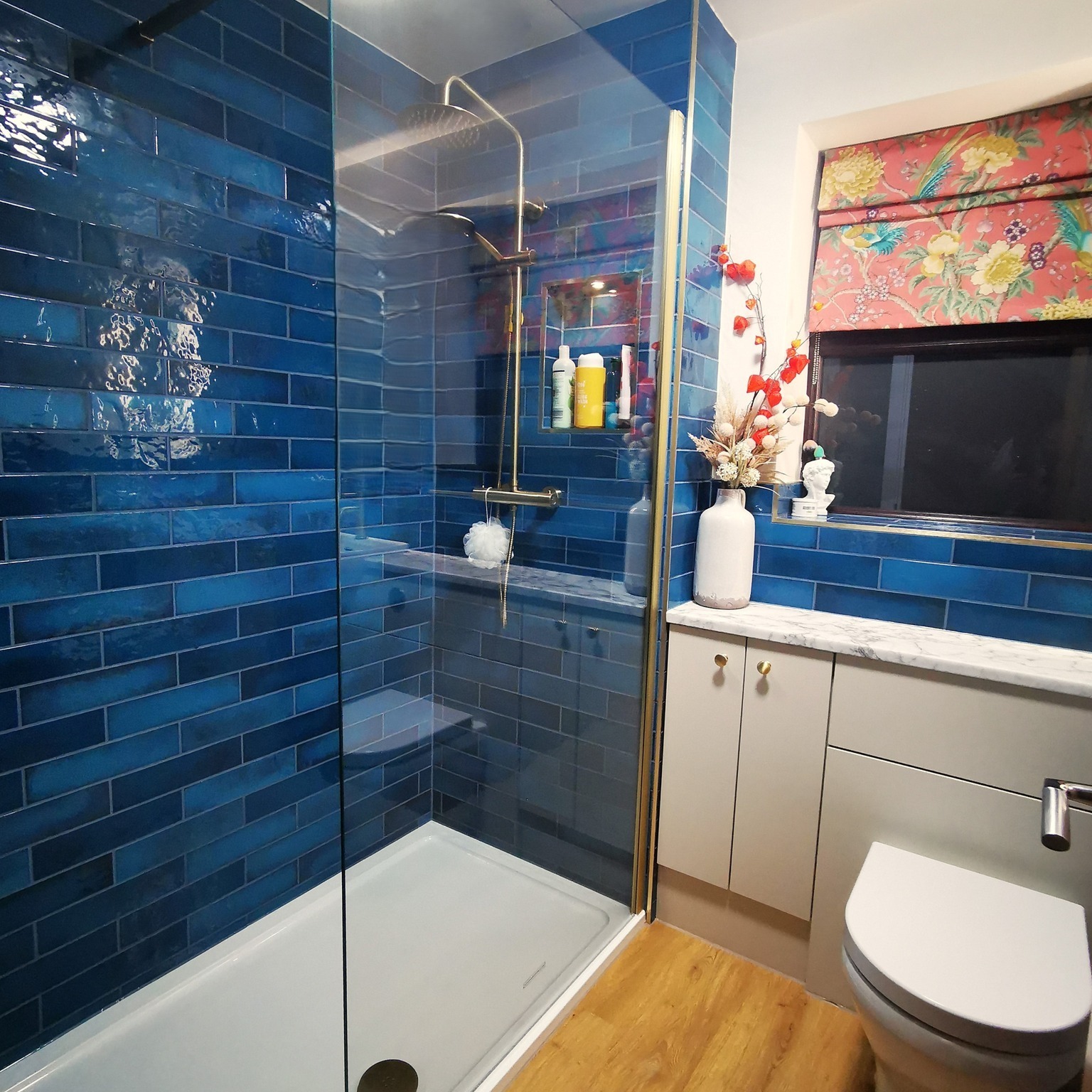Our latest en-suite project is now complete—one of three rooms in a recent large-scale renovation.
• Brushed brass taps, shower, and spa bath create a cohesive look.
• Blue vintage-inspired tiles pair well with the brass accents.
• Oak-effect vinyl click flooring adds warmth.
• Built-in storage keeps things tidy.
• A light colour palette and modern finishes ensure an airy feel.
• Sleek lines and smart layouts blend classic and modern styles.
The result: a functional, character-filled bathroom with a spa-like atmosphere.
Thanks to Steve, Phil, Lee, and Ed for their expertise!
Start your bathroom project—comment or message us to get started.
www.goodwinskbb.co.uk
#somethingdifferent #bathroomideas #BrushedBrass #SmallBathroomSolutions #WalkInShower #bathrooms #EnSuite #SandstonePalette #BathroomMakeover #tavistock #CustomerSatisfaction #BathroomRenovation #BrightSpaces #Teamwork #ModernDesign #DreamBathroom #QualityCraftsmanship #Relaxation