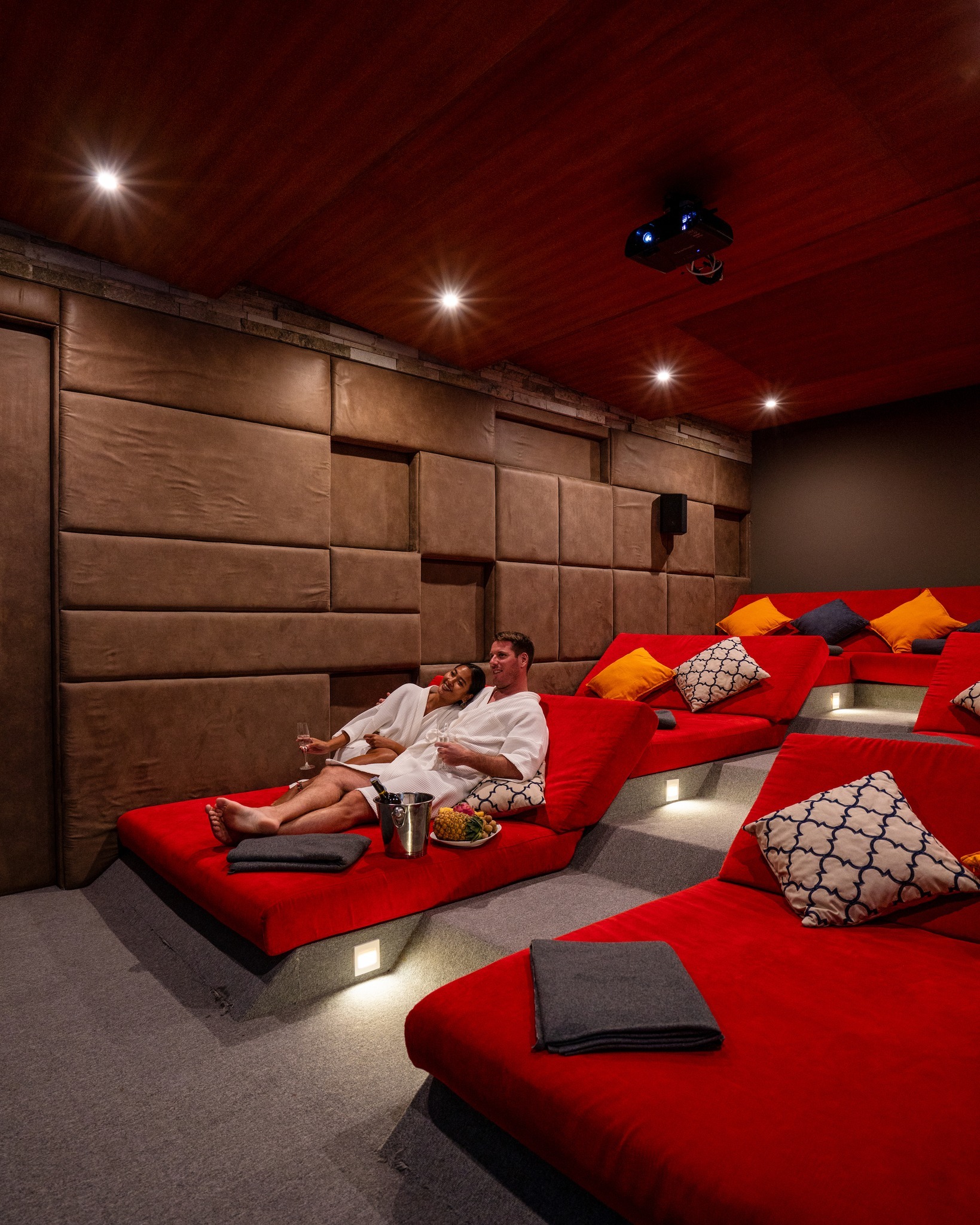 The ultimate relaxation spot 📍
@asiaandbeyond
#limesamuivillas #cinemaroom #kohsamui #luxurytravel