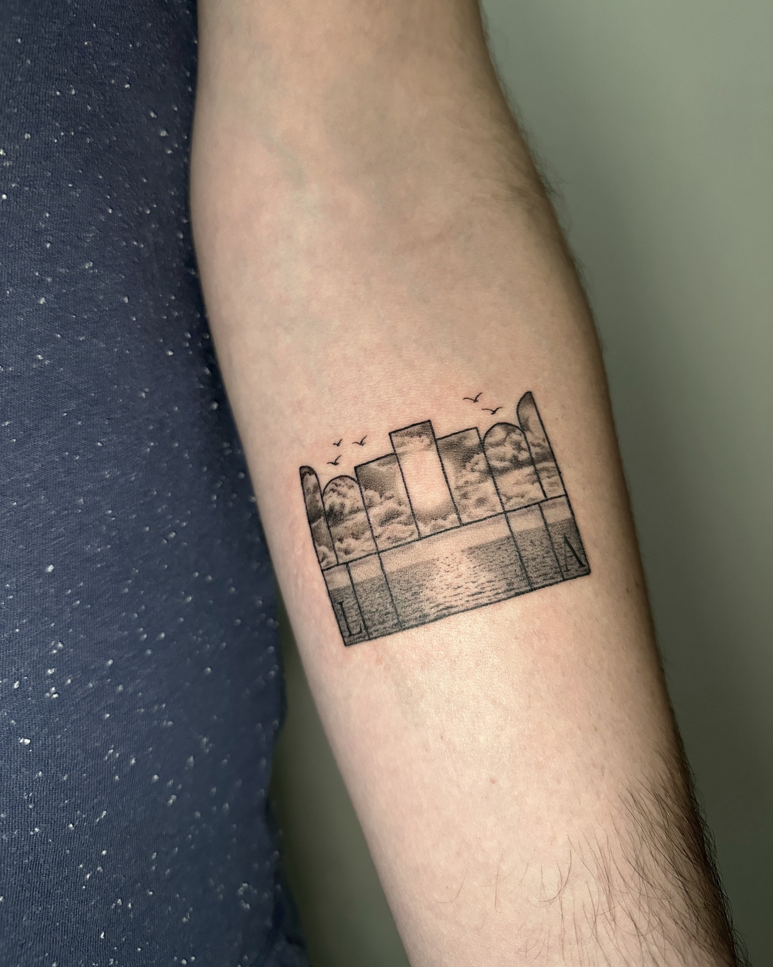 A lovely seaside stroll by @ninkeartsy
A moment of calm, captured in ink. The sea meeting sky through fine detail and hidden meaning. Microrealism that feels like a breath of fresh air.
Done at @thelostoasistattoo
✨ Want ink like this? 👉 DM @ninkeartsy or email tattooninkeartsy@gmail.com
to book your spot! ✉️
The holidays are near - and our gift cards make the ultimate keepsake for someone who loves art that lasts forever.