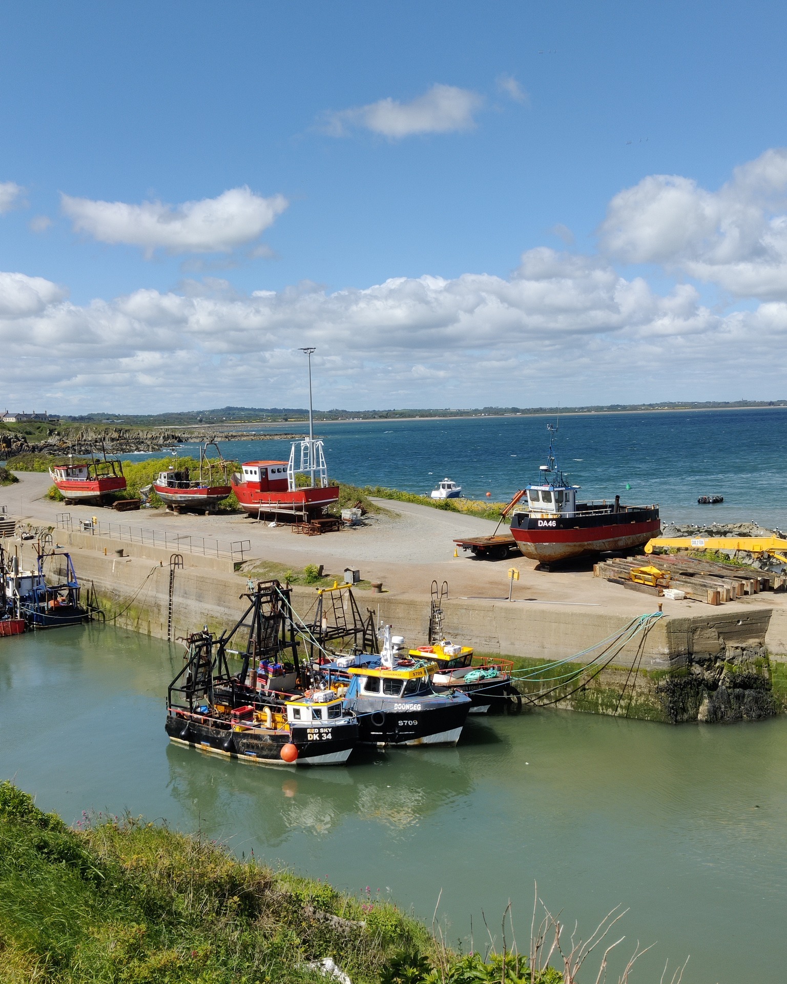 Bright skies, colourful boats, and the salty scent of the sea 🌊⚓️
Welcome to Port Oriel in Clogherhead, where fishing traditions run deep and every view feels like a postcard.
🐟💙 Stroll along the pier, watch the trawlers at work, and maybe treat yourself to some of the freshest seafood in Ireland!
Discover more here www.sealouth.ie/clogherhead
#SeaLouth #IrelandsAncientEast #KeepDiscovering #See #Eat #Admire #Clogherhead #PortOriel #SeafoodTrail #FishingHeritage #FreshCatch #CoastalIreland