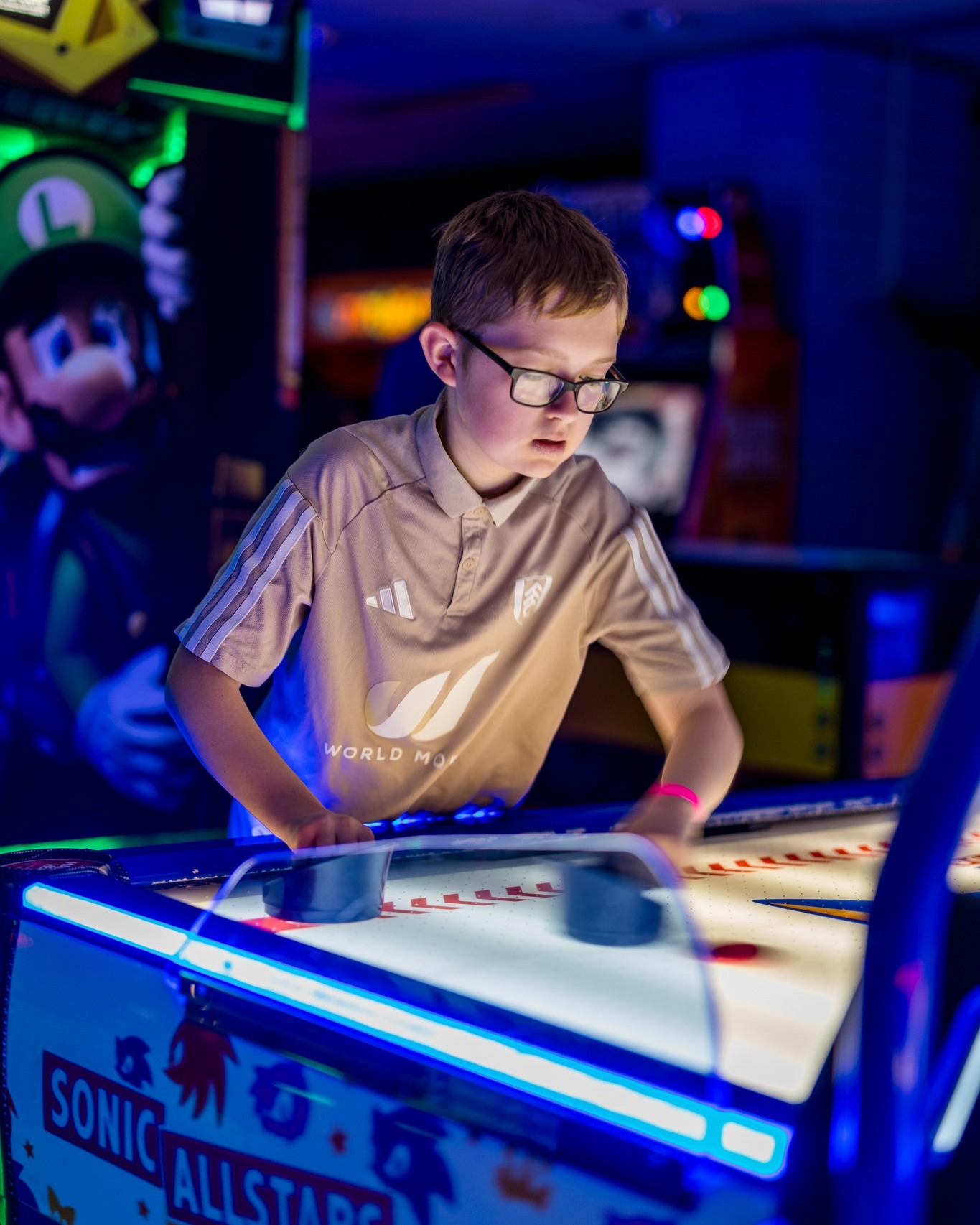 High Score has all the classics! From Pacman to Airhockey, Street Fighter to Frogger, there's something for everyone! 👾
#ThingsToDoWithKids #gaming #familyfun #dayoutideas #bracknell #farnborough #newbury #newport #poole #southampton #swindon #worcester #GamingCommunity #arcadevibes #retrogaming