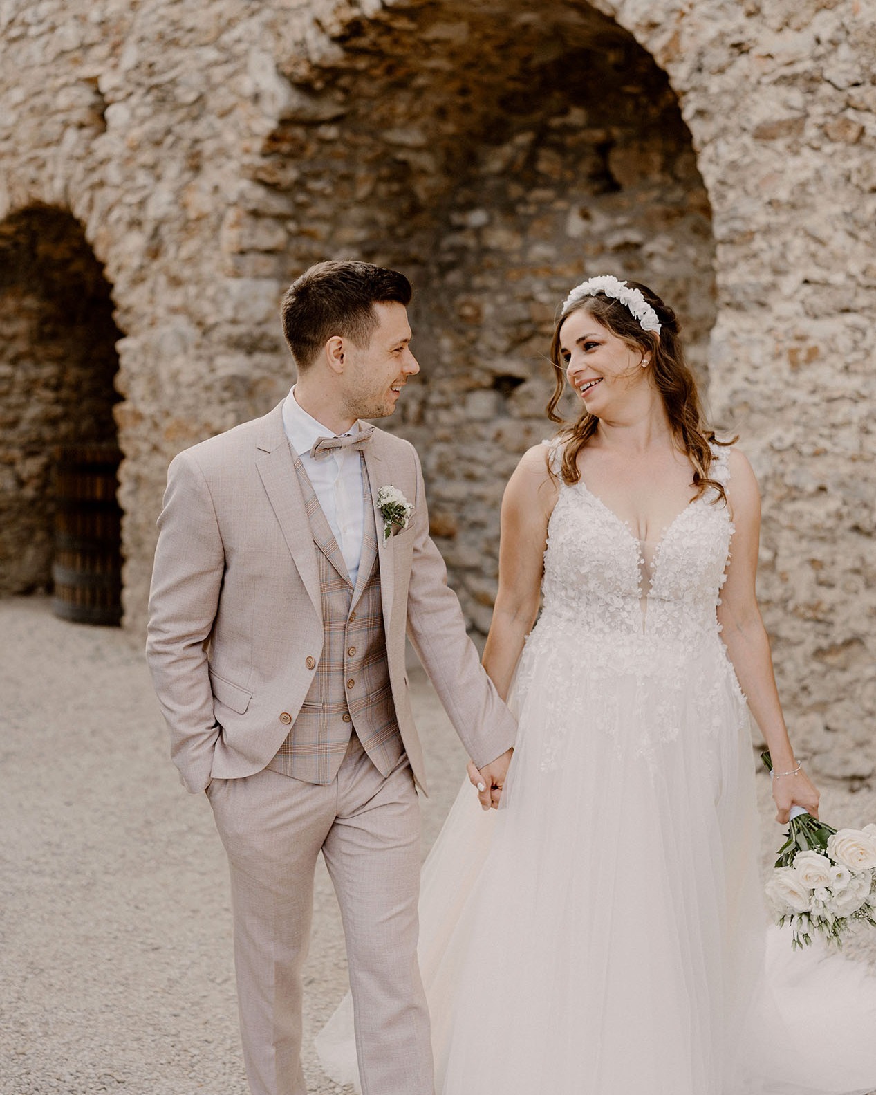 ✨ Mariage Franco-Allemand au Domaine de Miltat, près d’Épernay.
Une journée douce, solaire et pleine de belles énergies.
Les mariés : adorables.
L’ambiance : chaleureuse.
Et l’organisation de ce mariage, parfaitement orchestrée par Apolline Rougé, @perfectmomentbya.fr 🤍
On a terminé par une séance couple dans les vignes au coucher du soleil… magique 🍇☀️
#photographemariage #domainemiltat #epernay #mariagechampagne #weddingfrance #photographeaisne #photographechampagne #weddinginspiration #mariageété #goldenhourlove #mariage #wedding #weddingphotography #weddingphotographer #instawedding #love #couple #amour #bridetobe #photographer #photographesoissons #photographepicardie #photographechampagne #photographereims #photographefrance #photographeepernay