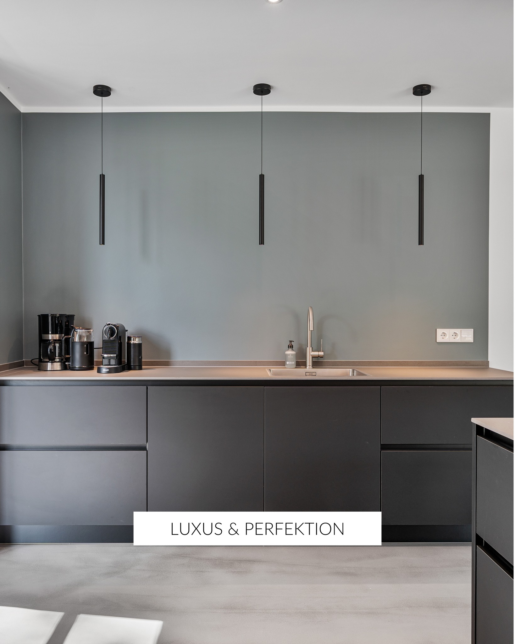 Für @golde_spo durfte ich dieses architektonische Highlight an der Nordsee fotografieren. Klare Linien, tolle Materialien und ganz viel Ruhe für einen gelungenen Urlaub. Alles Liebe, Anna
#ferienhaus #interiordesign #immobilienmarketing #luxuryhome #immobilien