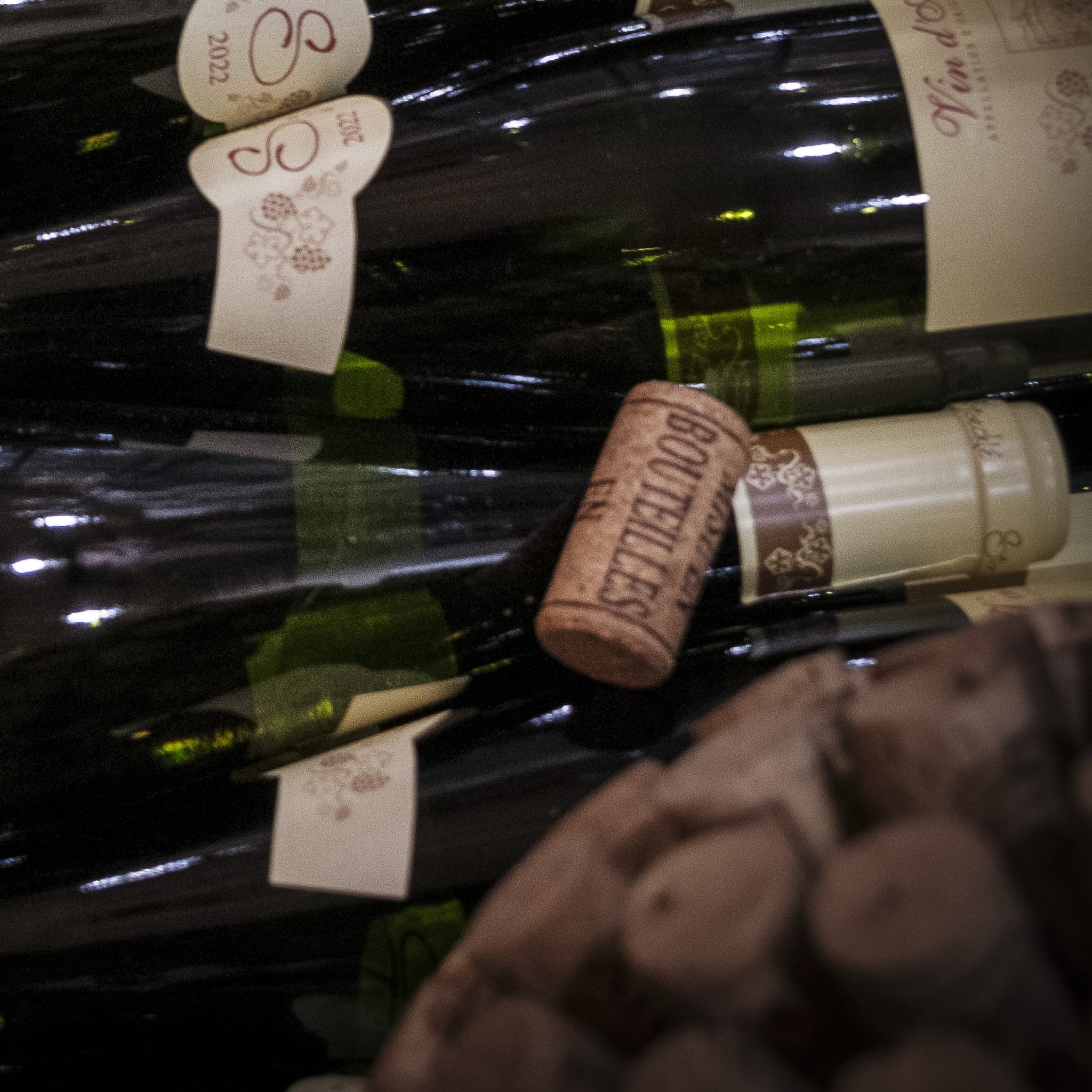 La Maison Stoecklé vous souhaite d'excellentes fêtes de fin d'année ! 🎄🥂 Que cette période soit remplie de joie, de chaleur et de moments inoubliables partagés avec vos proches. Merci de faire partie de notre aventure ! 🌟🍷 #noël #partage #vinsalsace #winery Photographe: Philippe Pennerat