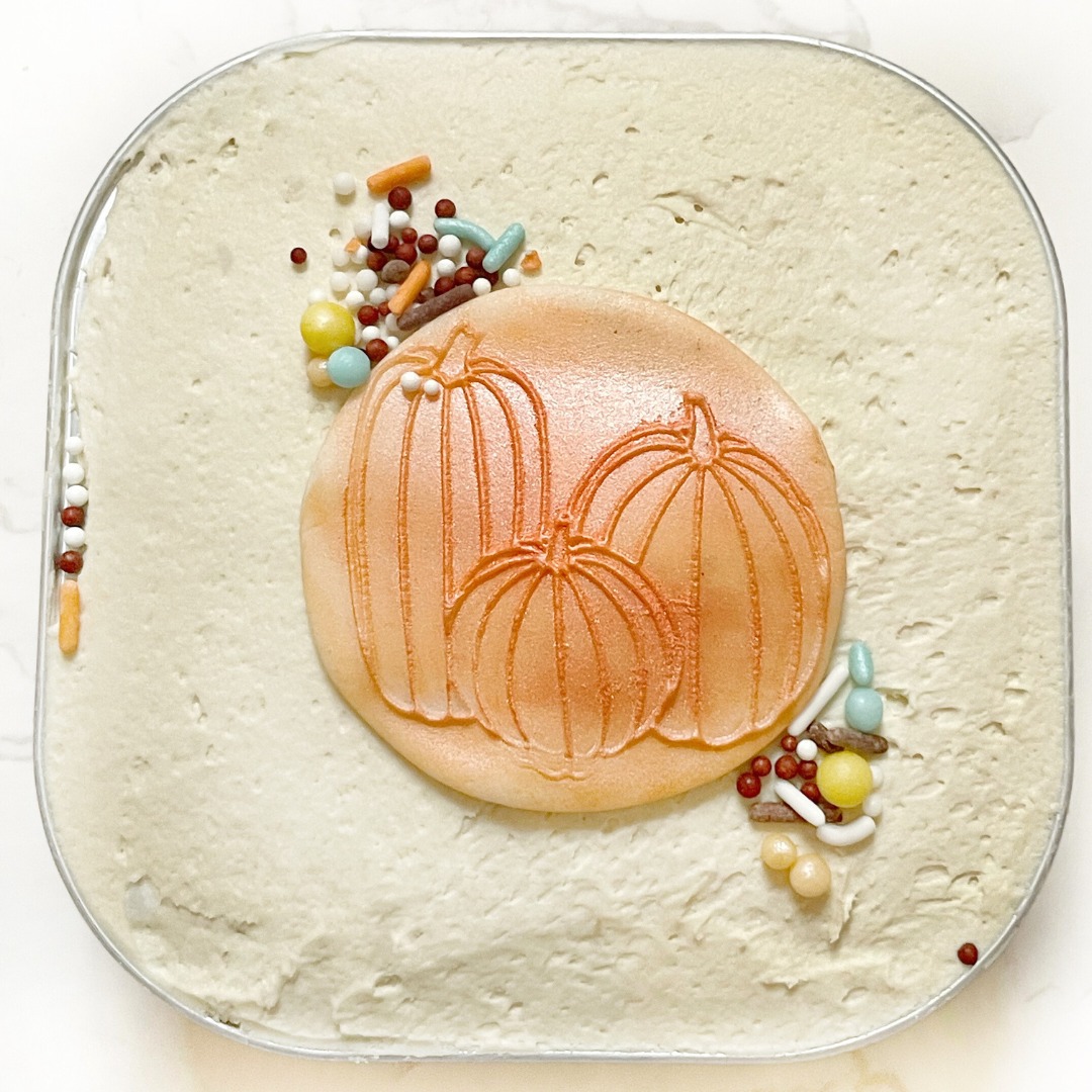 New fall flavor alert! 🍐✨
From spooky sweets to Thanksgiving treats, there’s always dessert to be thankful for around here 🧡
My newest combo is pear cake with molasses buttercream, and it’s everything cozy fall dreams are made of — soft, tender pear cake layers with that deep, warm molasses flavor. It’s the perfect mix of sweet and spice for your Thanksgiving table!
You can order this flavor combo in any size, but I’m loving these mini square tins — they make adorable place settings, sweet take-home treats for guests, or thoughtful little gifts to bring your Thanksgiving host. Perfect with Thanksgiving-themed fondant details, or personalize them even more with initials!
Preorders are open now! Snag yours before they disappear from the menu — your family (and friends!) will thank you 🧡
🌐 www.treatsbyallyson.com
FB: Treats by Allyson
IG: @treatsbyallyson
New here? Welcome! 👋🏻 All my treats are dairy, egg, peanut, and tree nut-free, with fully customizable options: i.e. gluten, sugar & other ingredients to meet your needs—all without compromising on flavor (seriously, though, they’re even better!). Don’t believe me? Try them—you’ll never look back!
#CustomTreats #CakeDecorating #carrollcounty #carrollcountymd #carrollcountymaryland #weddingcakes #localbaker #localbakery #localbakeries #cupcakes #carrollcountybakery #manchestermd #hanoverpa #westminstermd #customcake #customcakes #customcakes #birthdaycake #FallDesserts #PumpkinSeason #pumpkinchocolatechip #pumpkincake #Thanksgiving #ThanksgivingTreats #thanksgivingdessert #pumpkineverything #molasses #molassesbuttercream