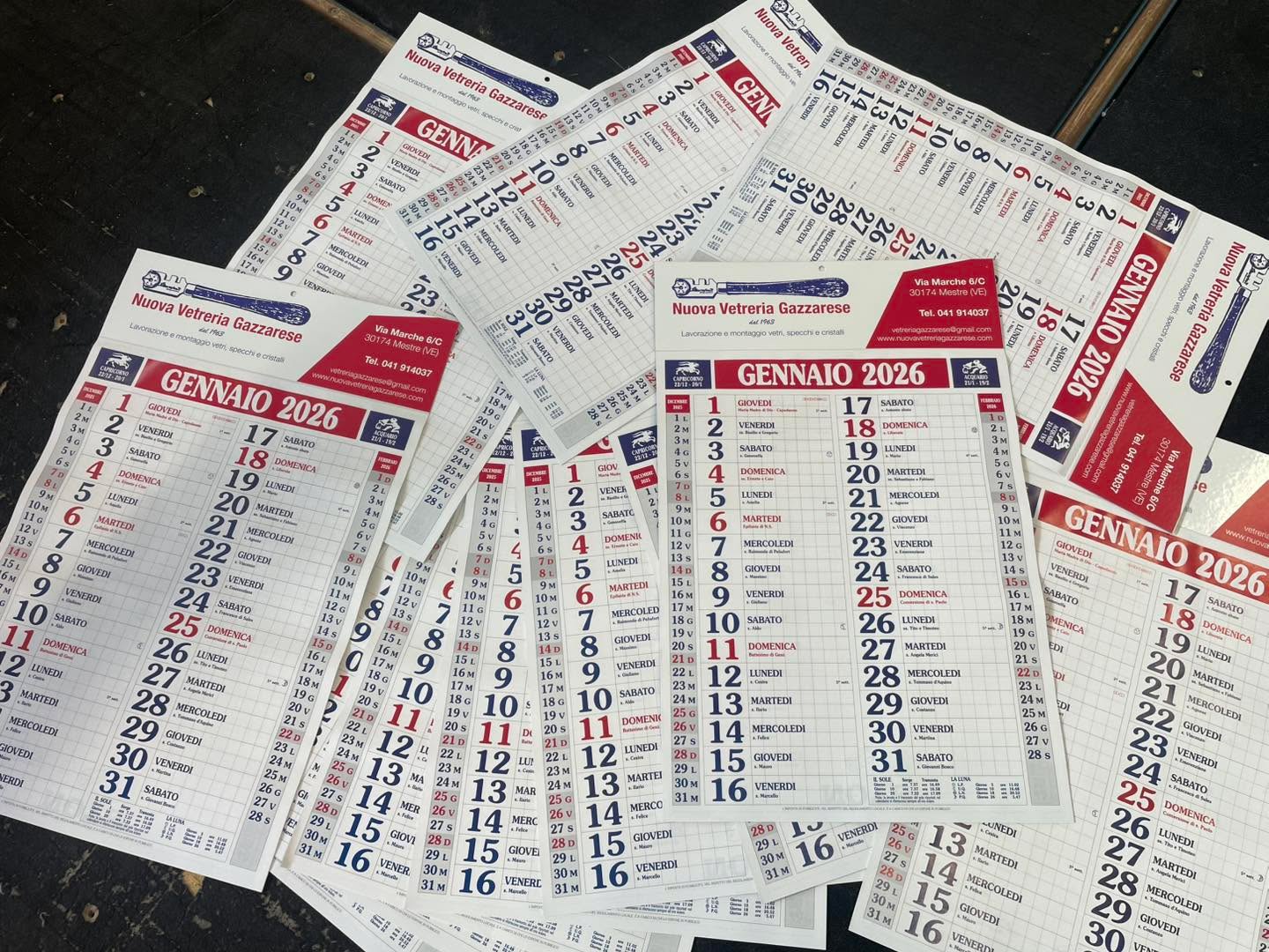 É arrivato 🎄🌲🌲🎄
Finalmente è arrivato il giorno più bello dell’anno, non é Natale, non è il black friday, ma il giorno in cui arrivano i calendari dell’anno nuovo.
Disponibili a partire da lunedì, e, a dira tutta, c’è già qualcuno che aspetta fuori anche quest’anno.
Per tutti i nostri clienti in omaggio con ogni acquisto.
Affrettatevi, la tiratura è limitatissima
Vi aspettiamo 🚀🚀